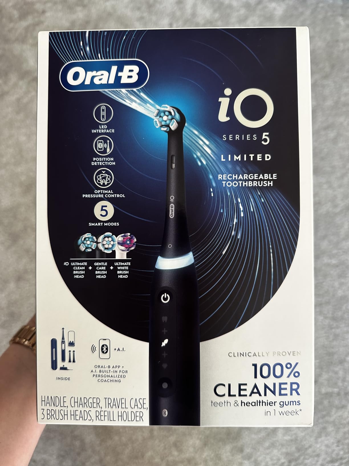 Oral-B Rechargeable Electric Toothbrush, iO5 Limited Deep Clean & Whiten, 5 Cleaning Modes, Visual Pressure Sensor to Protect Gums, Travel Case, 3 Brush Heads, Black customer photo 2