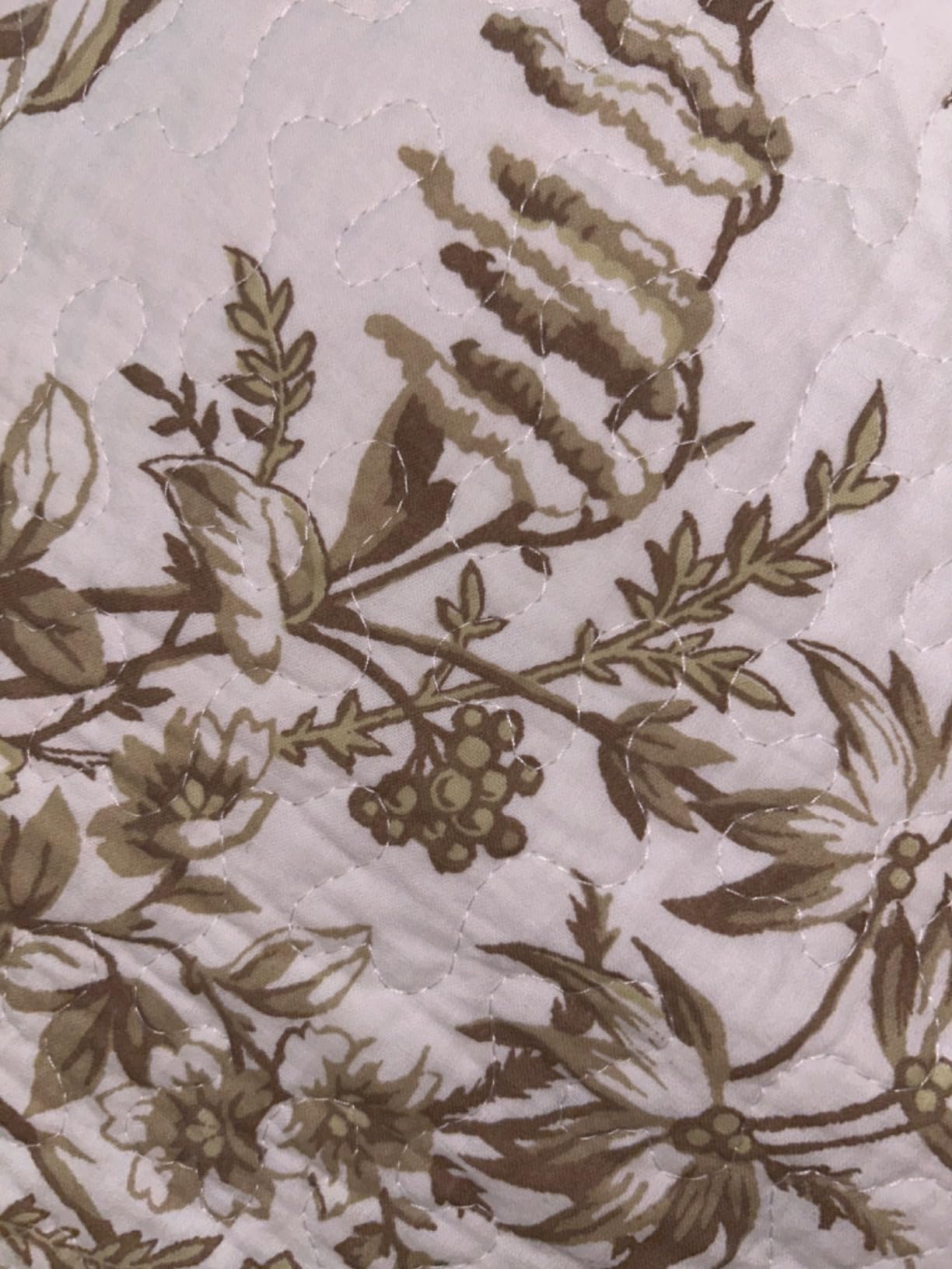 Laura Ashley - Queen Quilt Set, Soft & Reversible Cotton Floral Bedding with a Medium Weight Feel, 3 Piece Bed Set with Matching Pillowcases (Bedford Green/Off-White) customer photo 1
