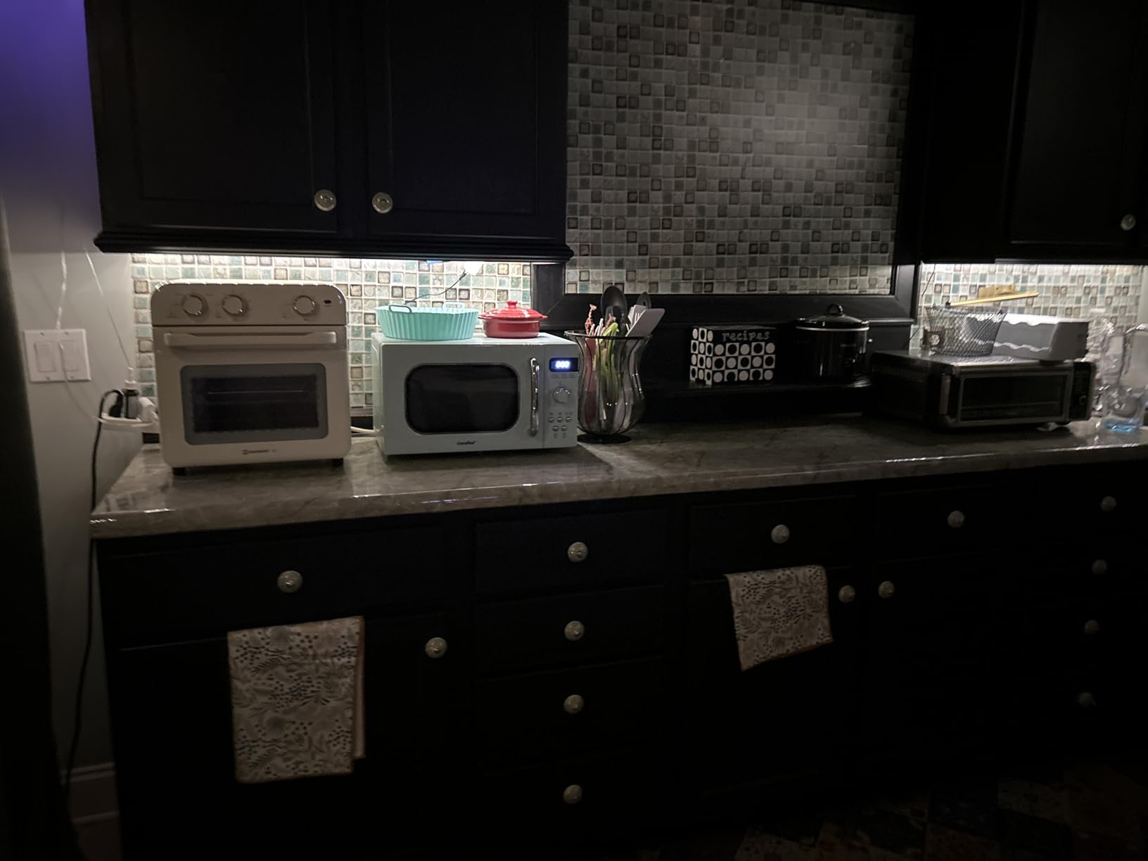 DAYBETTER Under Cabinet Lights, 6 PCS Under Cabinet Lighting with Remote, Dimmable LED Strip Lights for Bedroom, LED Lights for Kitchen Cabinet, Counter Shelf 2700K-6500K Warm to Daylight White, 9.8ft customer photo 1