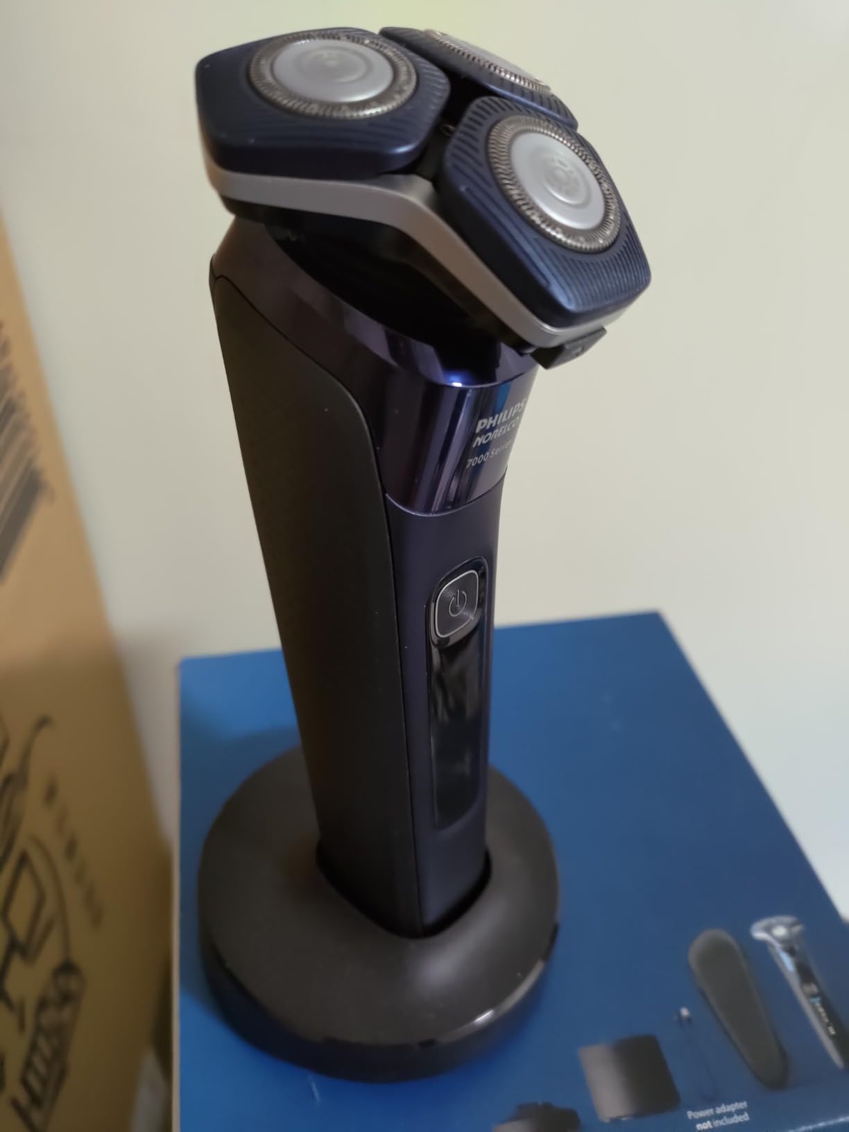 Philips Norelco 7800 Electric Shaver, Black | 45 SteelPrecision Blades, SenseIQ Technology, Nano SkinGlide coating, 360 Degree Flexible Heads, Charging Stand, S7885/85 customer photo 1