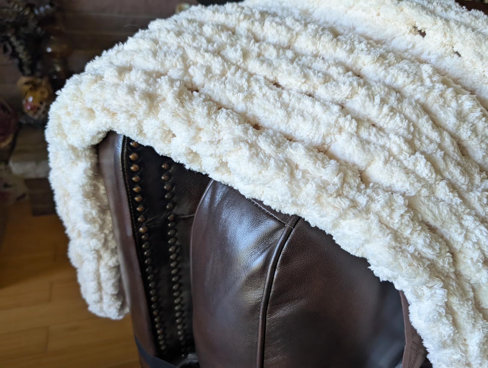 L'AGRATY Chunky Knit Blanket Throw, Soft Chenille Yarn Throw Blanket 50x60, Handmade Cable Knit Crochet Blanket, Large Knit Blankets Chunky Yarn, Rope Knot Throw Blanket for Couch Sofa Bed Home Decor customer photo 2