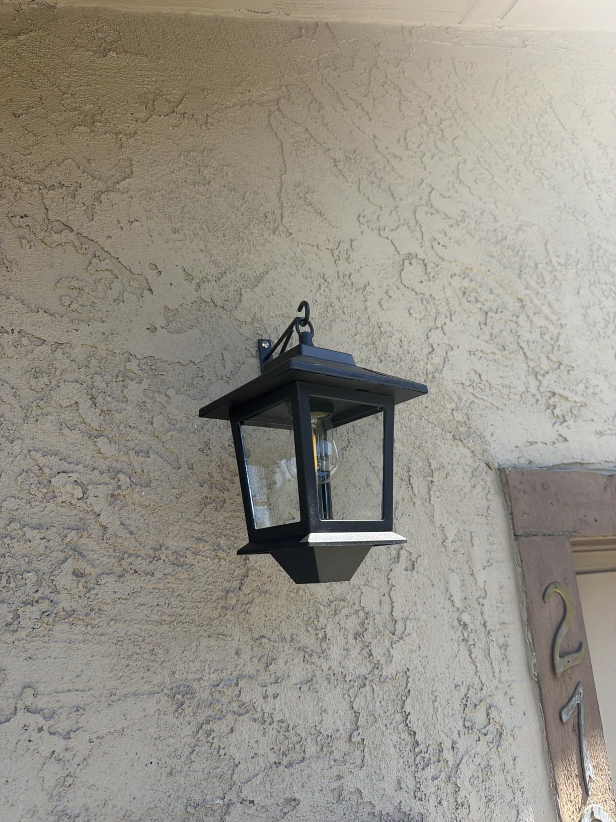 PASAMIC 2 Pack Solar Wall Lanterns, Outdoor Hanging Lights with 4 Solar Panels, Dusk to Dawn LED Outdoor Wall Sconce, Anti-Rust Waterproof Lanterns with Hooks, 3000K Warm White customer photo 1
