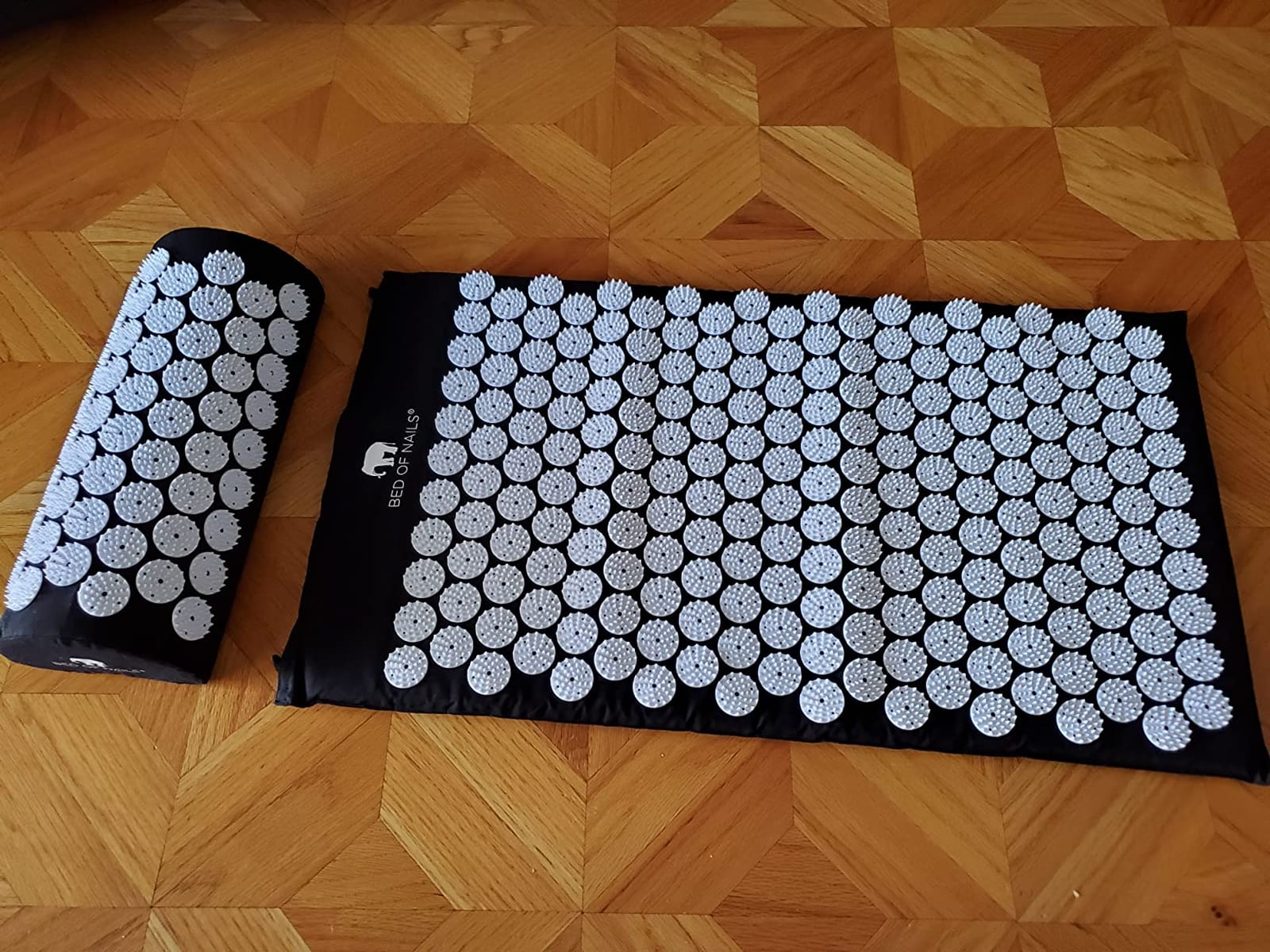 Bed of Nails Mat and Pillow Set - Original Bon Acupressure Design with 10962 Precision Nails, Mat: 28.5 x 16.5 x 1