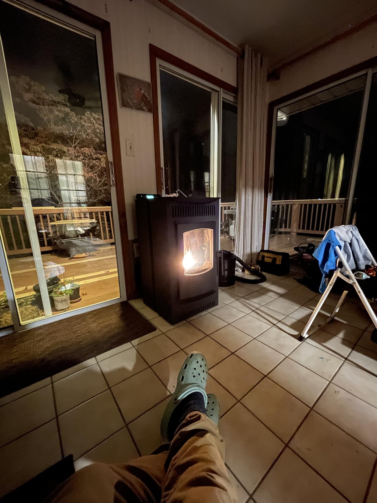 Castle 41278 Serenity Pellet Stove, 1,500 square ft. Heating Capability, Smart Controller, 40lb Hopper, Easy Clean Design, Black customer photo 2