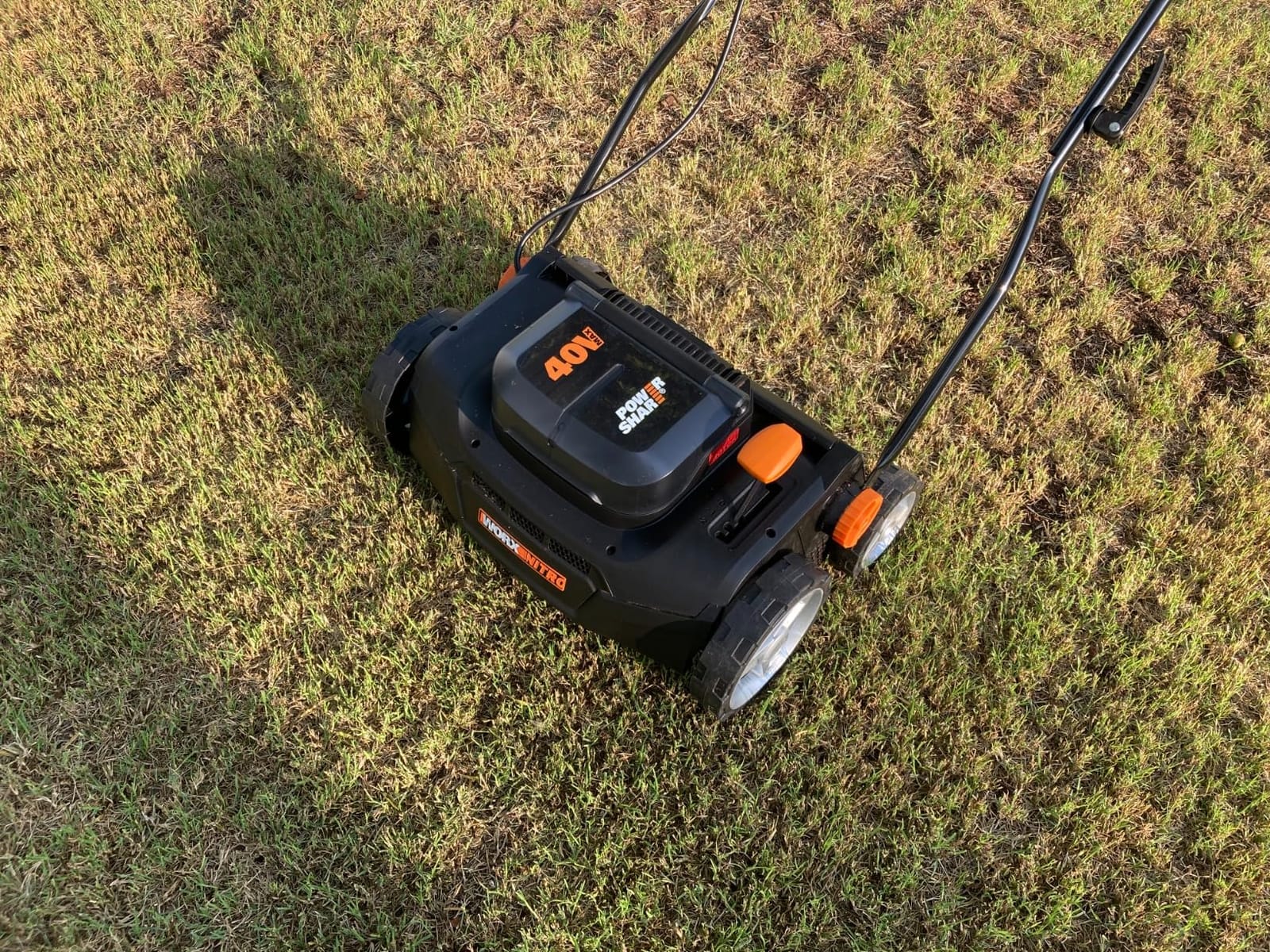 Worx 40V Cordless Lawn Dethatcher, 2 in 1 Dethatcher & Scarifier with Brushless Motor, Electric Dethatcher Removes Deep Thatch & Improves Grass Health, 2 × 4.0 Ah Batteries & Charger Included, WG855 customer photo 2