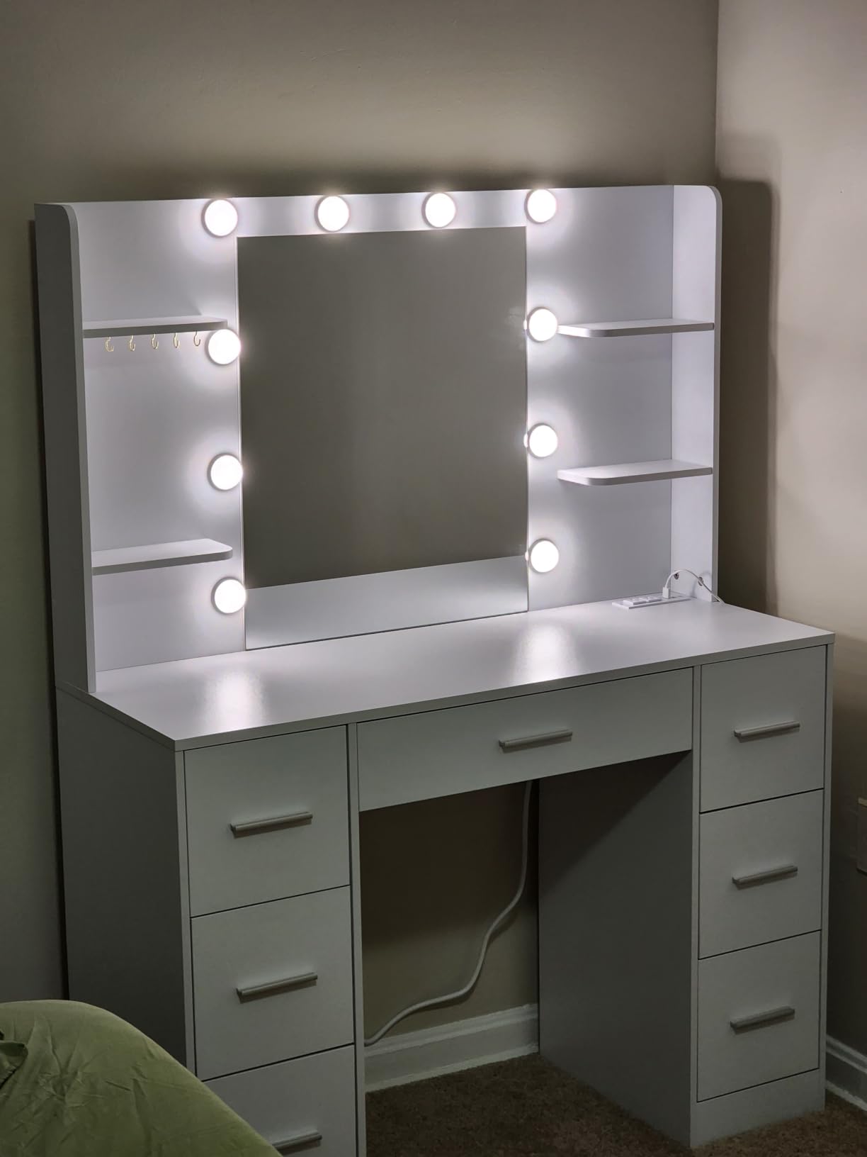 Quimoo Large Vanity Desk with LED Lighted Mirror & Power Outlet,Makeup Vanity Table with 7 Drawers,4 Shelves and 5 Hooks,Vanity Table, Vanity Desk Set for Bedroom,Bathroom,White customer photo 2