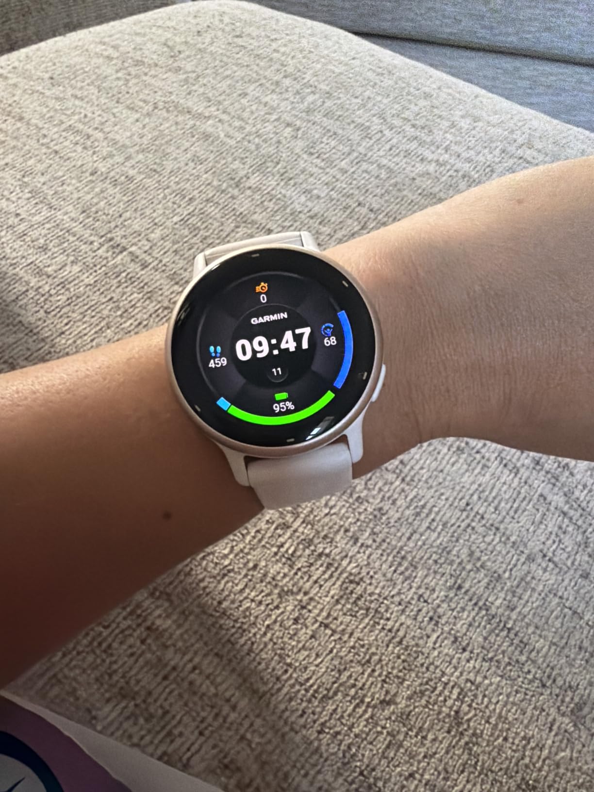 Garmin vívoactive 5, Health & Fitness GPS Smartwatch, 42mm, Ivory | 24/7 Health Monitoring, Built-In Sports Apps, Sleep Coach, Body Battery Energy Monitoring customer photo 1