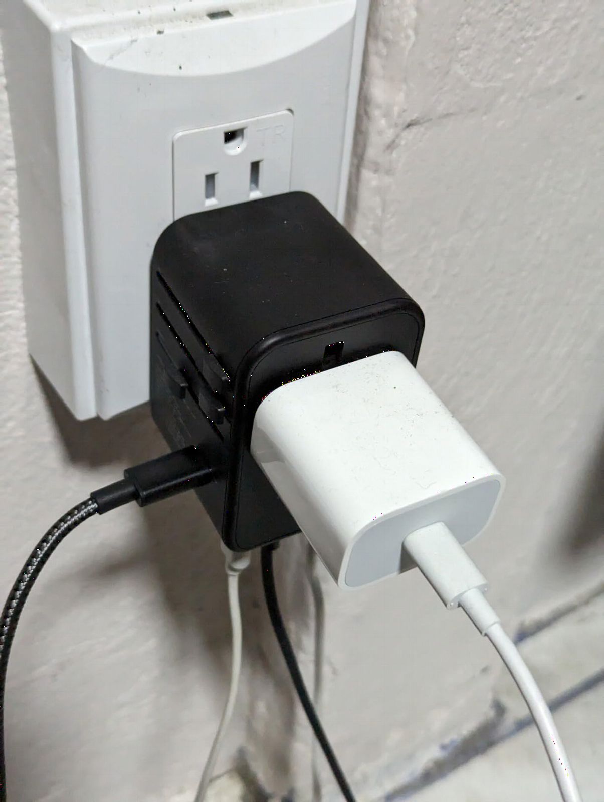 Epicka 70W GaN PD Universal Travel Adapter, 3USB-C/2USB-A | International Power Adapter for EU/US/UK/AU, PD Fast Charging for Multi-Device Travel, TA-105 Pro, Black customer photo 1