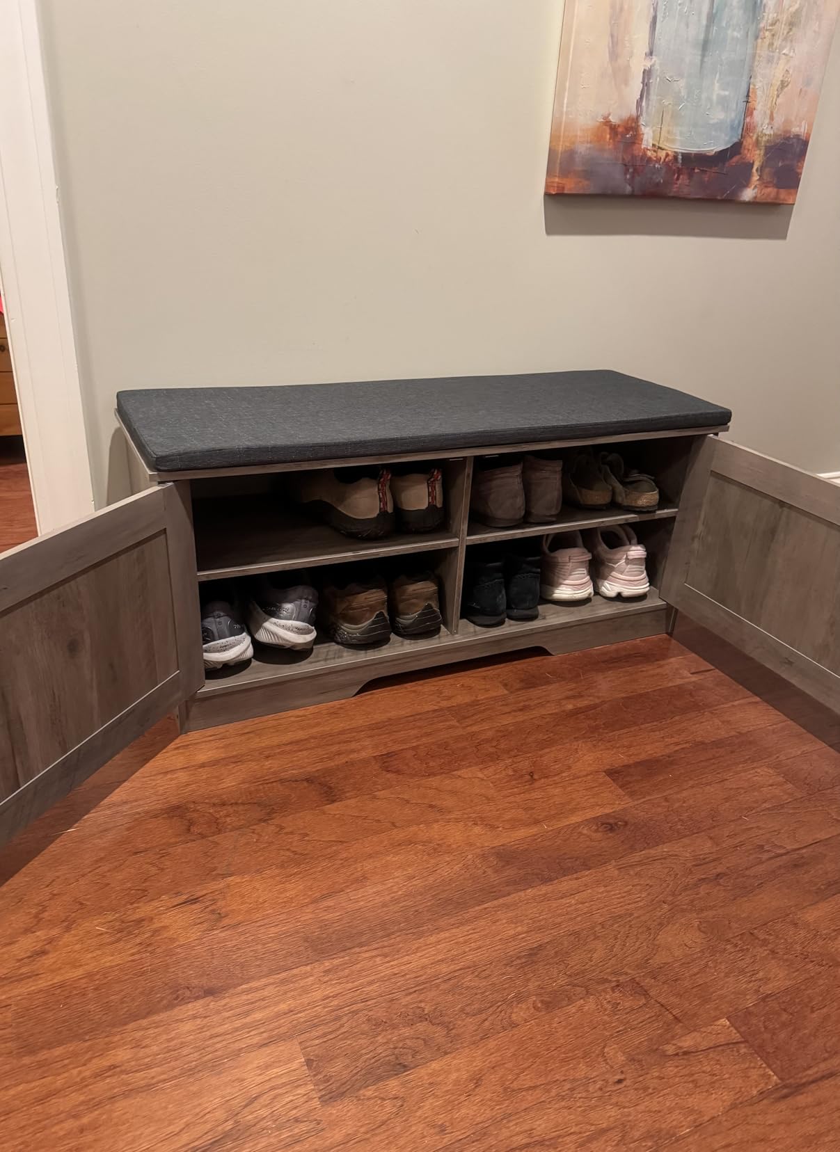 HOMSHO Farmhouse Shoe Storage Bench with 4 Barn Doors & Padded Seat Cushion customer photo 1