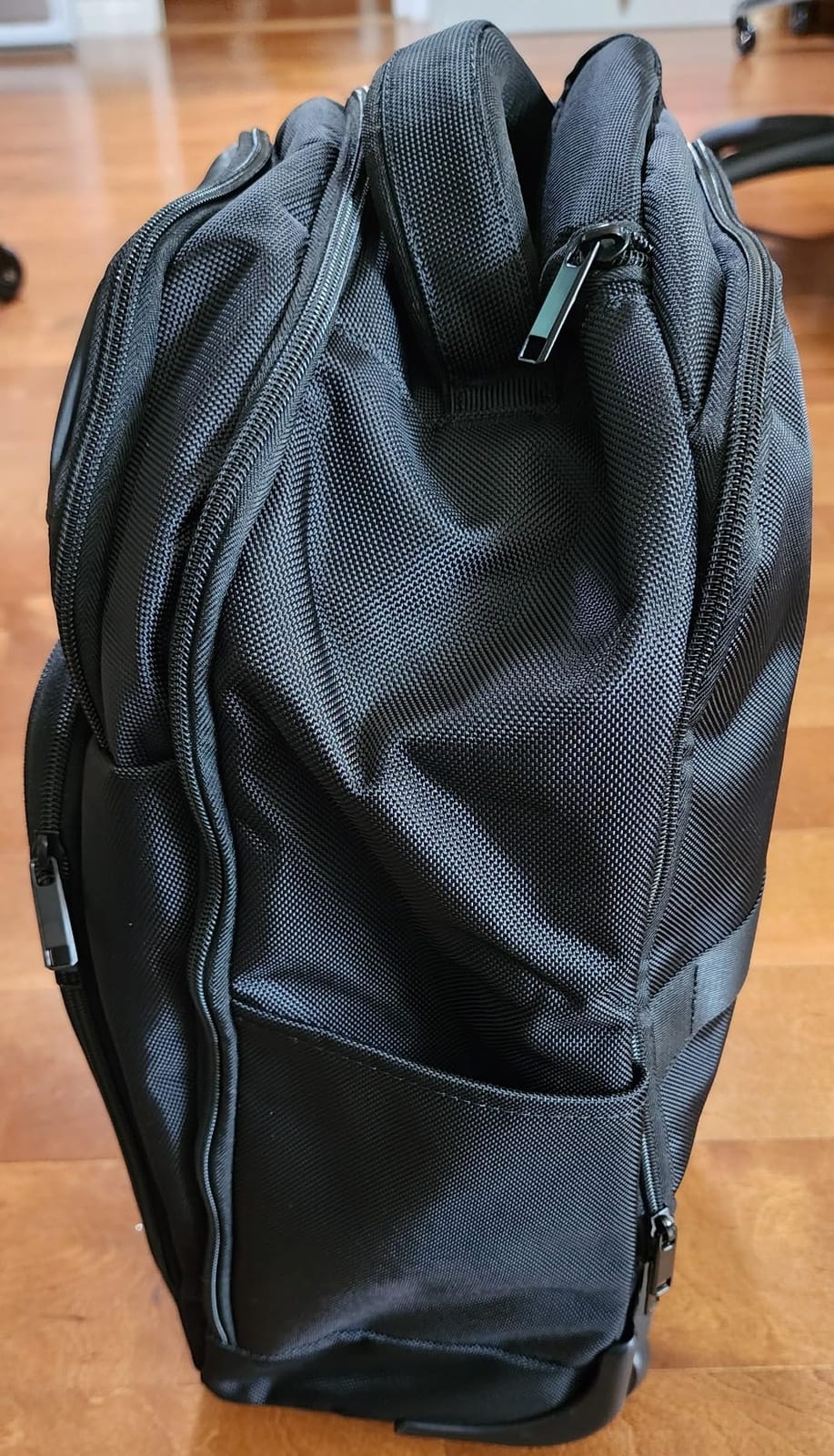 Ponhog Rolling Backpack, 30L Travel Laptop Backpack with Wheels, 15.6 Inch Roller Carry on Luggage with USB Charging Port, Flight Approved Personal Item Wheeled Suitcase for Men Women Adults, Black customer photo 2