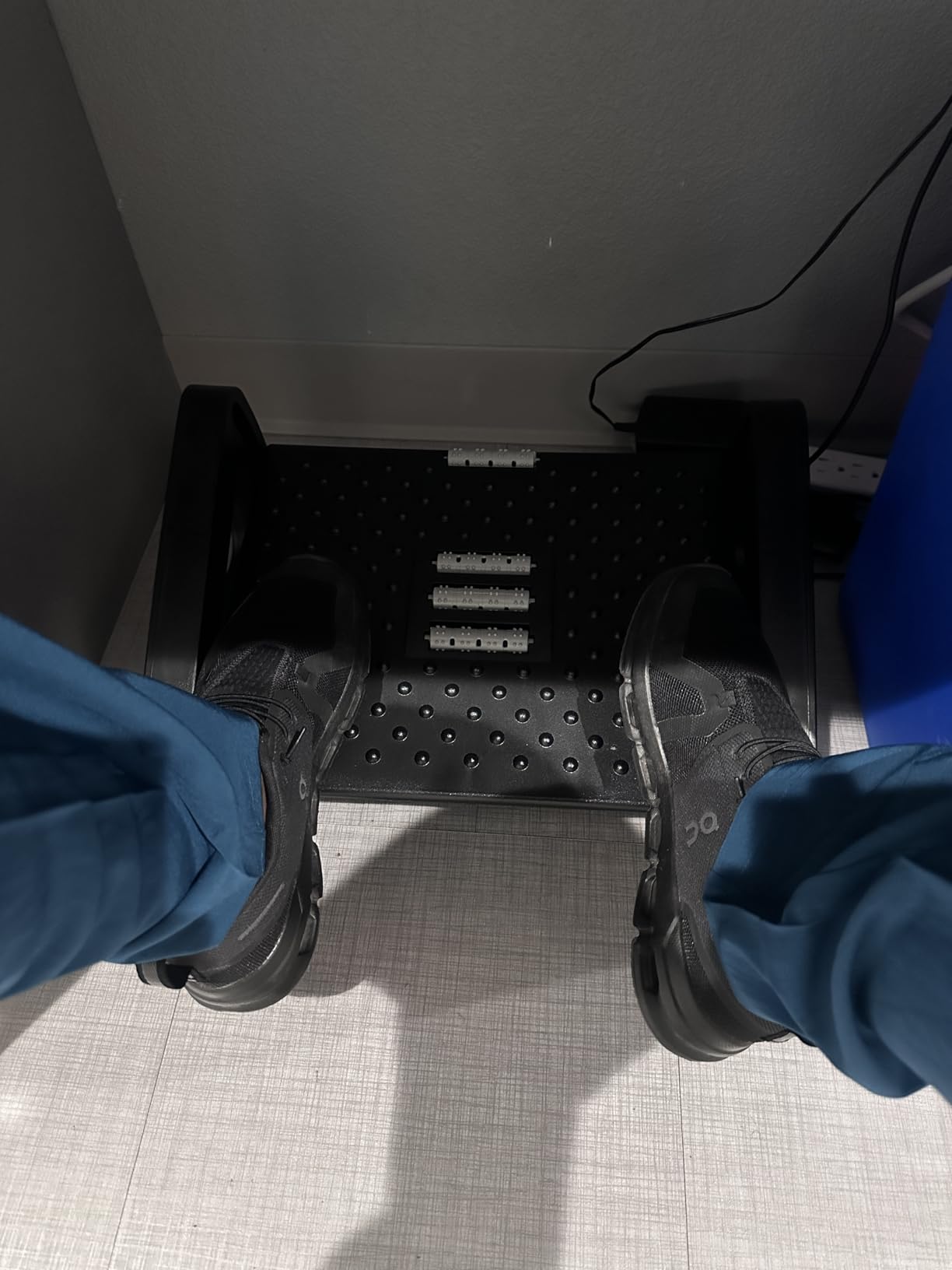 CasaZenith Foot Rest, Six Heights Adjustable Foot Rest for Under Desk at Work, Ergonomic Foots Stool for Under Office Desks, Under Desk Footrest with Foot Massage Roller, Chair Footrest for Leg Rests customer photo 2