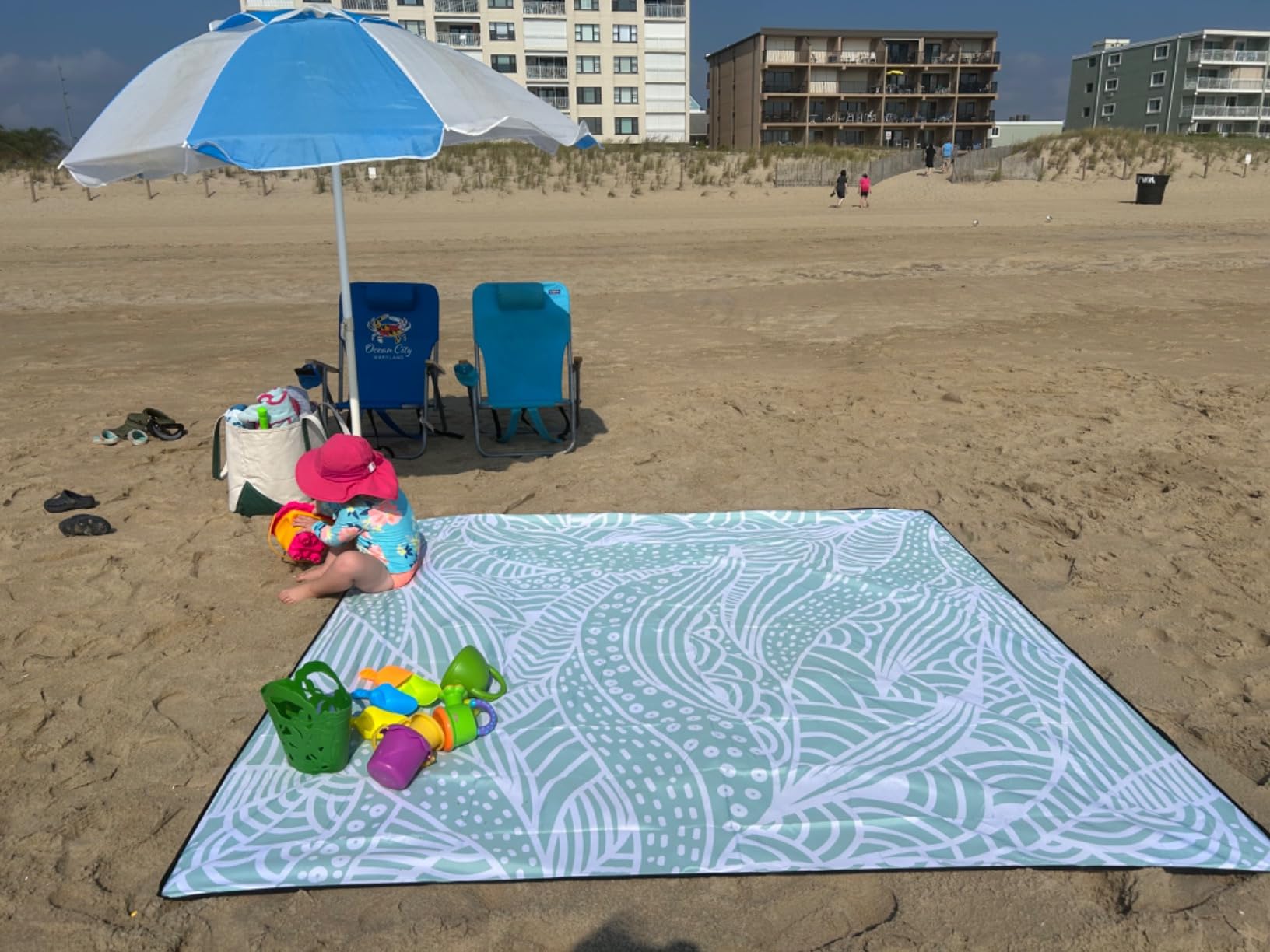 HIHOHO Beach Blanket Waterproof Sandproof Beach Mat for 1-8 Adults Quick Drying Durable Outdoor Picnic Mat for Beach Festival Travel Camping Hiking (LBL-Ripple, 79x83(4 Person)) customer photo 1