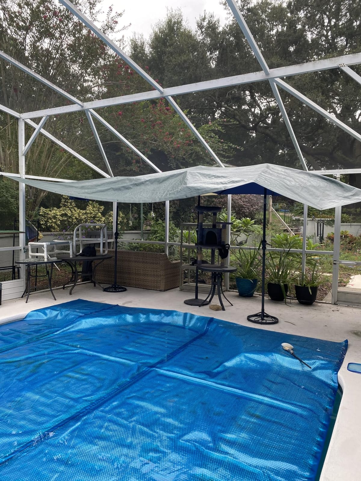 Kesfitt 16 Mil Heavy Duty Waterproof Tarp with Metal Grommets, Dark Green & Blue Reversible Poly Tarp, 10x20 ft, for Outdoor Protection, Yard, Garden, Farm, Camping & Equipment Coverage customer photo 2