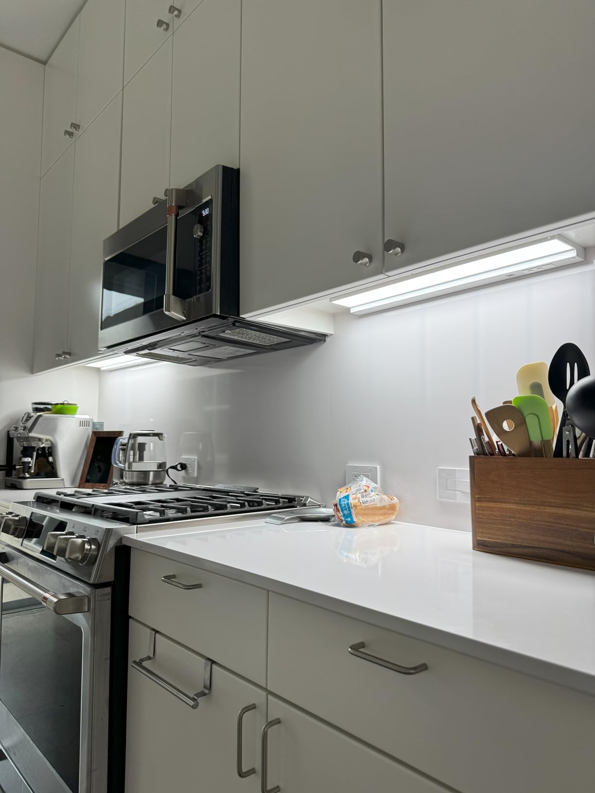 GE CYNC Reveal HD+ Smart LED Undercabinet Bar Light, 24 inches | Color Changing & Tunable White 2000K to 7000K, Wi-Fi, Works with Alexa & Google Home, Plug-in or Direct Wire, No Hub Required customer photo 1