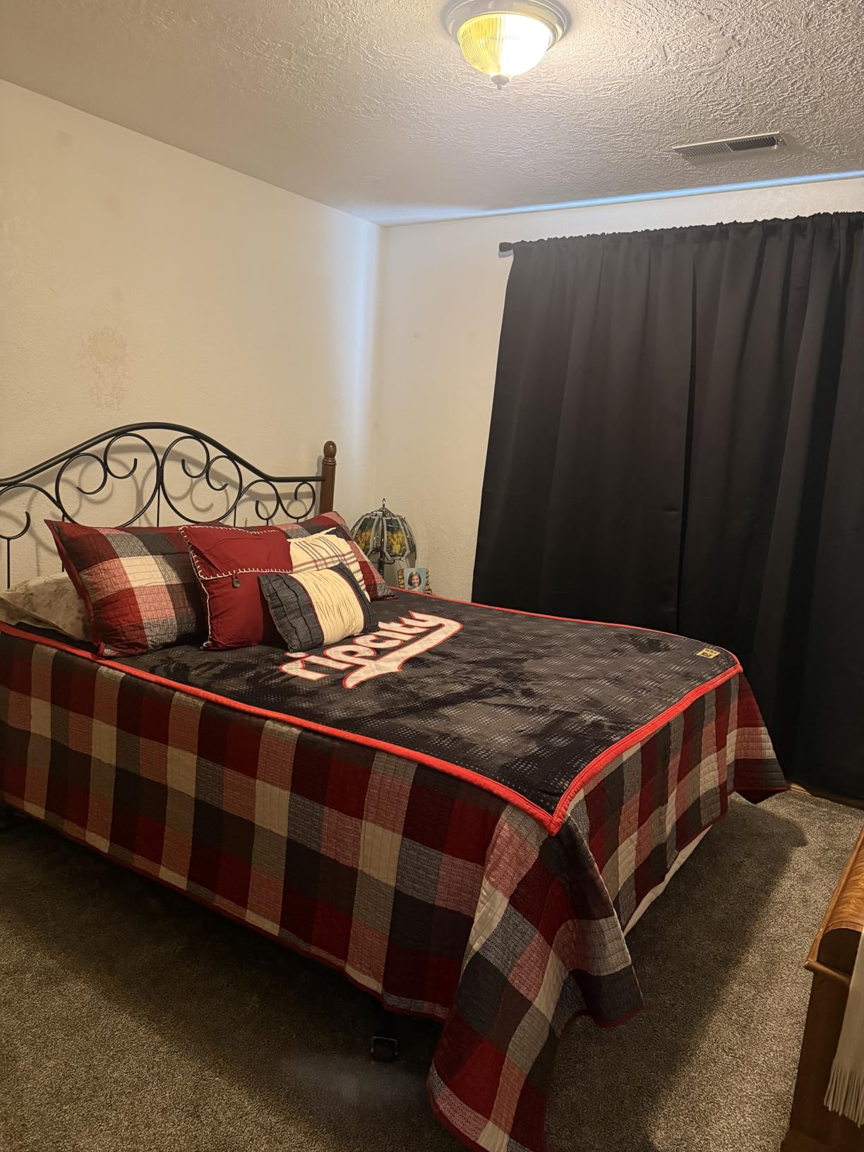 Madison Park Queen Quilt Set Patchwork Farmhouse, Diamond Quilting Reversible Coverlet Set for Queen Size Bed, Plush Cotton Filled Quilt Set Queen Size, Shams Full/Queen Red/Black 3 Piece customer photo 1
