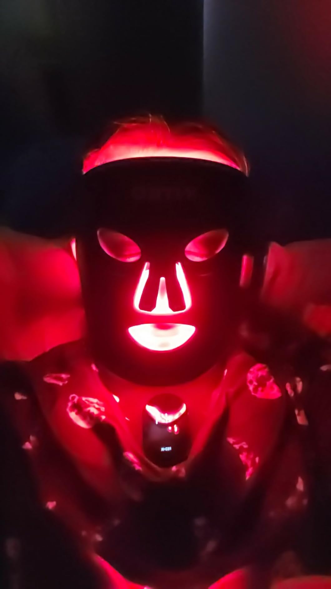 LED Light Mask for Face and Neck, 4 Light Modes Cordless Facial and Neck Skincare Mask, Red LED Beauty Device, Rechargeable Home Skincare Tool with 680 LEDs (Black) customer photo 2