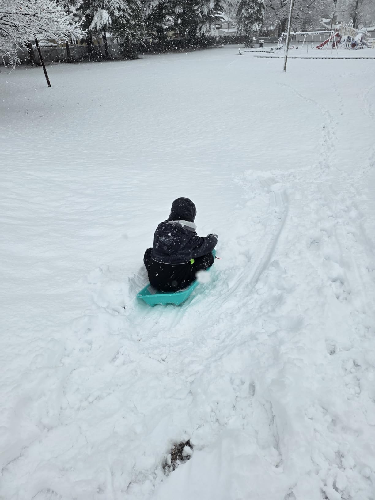 Retrospec Retrorider Plastic Snow Sled - Toboggan Style with Pull Rope, Cold-Resistant Coating, and Hard Bottom for Smooth Downhill Rides - Available for Kids and Adults customer photo 2