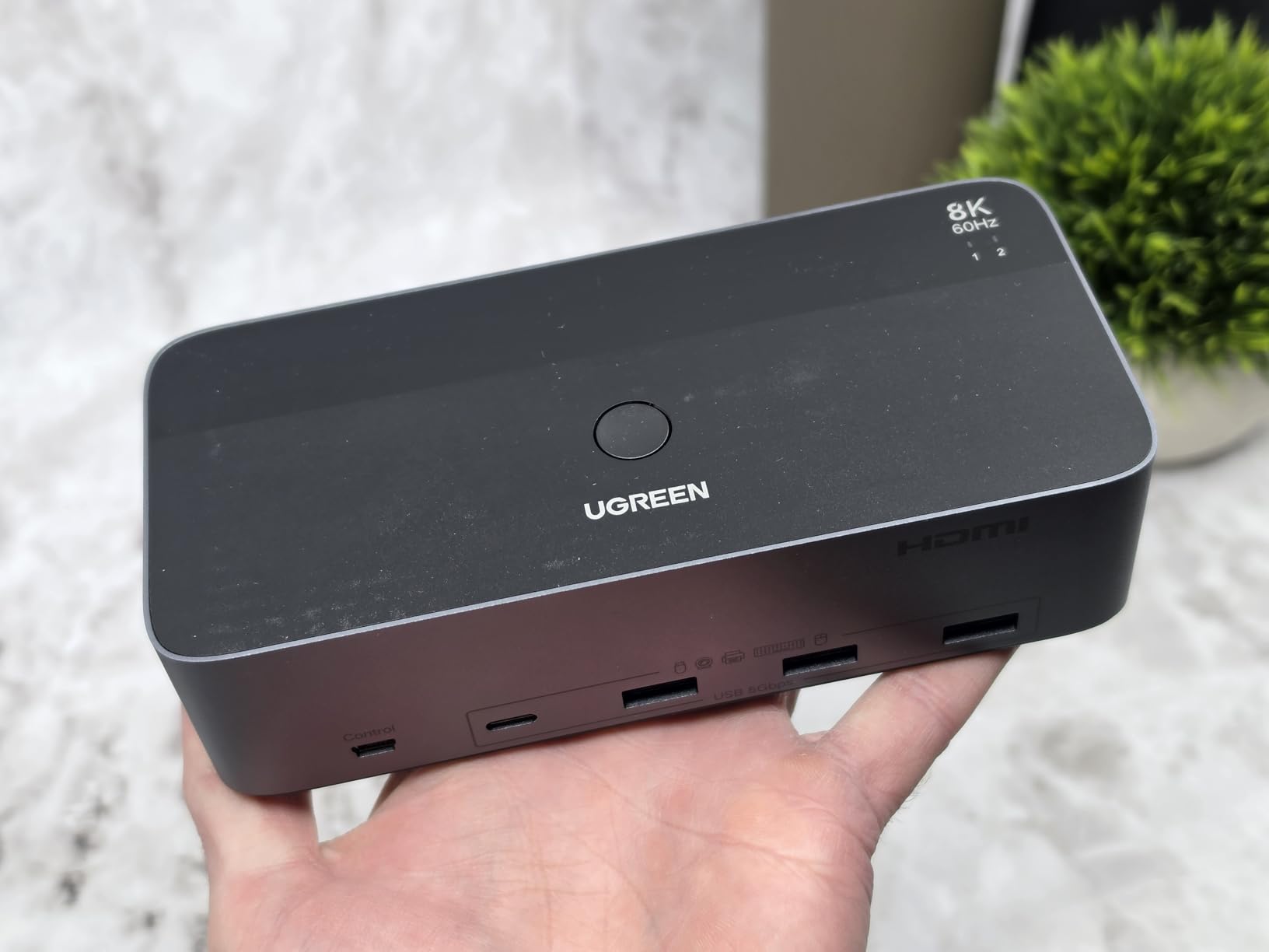 UGREEN 8K@60Hz HDMI Displayport KVM Switch 3 Monitors 2 Computers, Aluminum, 4K@240Hz customer photo 2