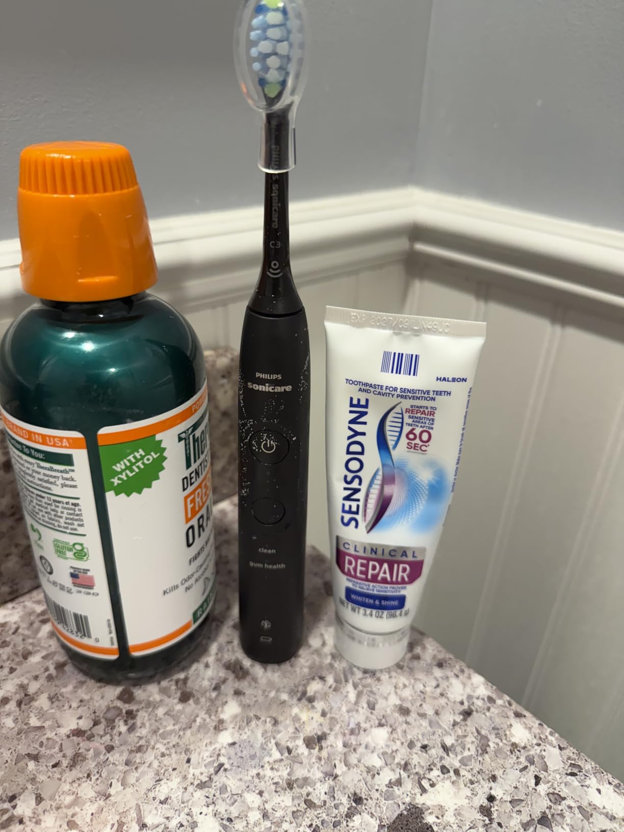 Philips Sonicare 5950 Series Electric Toothbrush, with Pressure Sensor, for Sensitive Gums, 6 Brushing Settings, SmarTimer, BrushPacer, 21-Day Runtime, Travel Case, White, HX7130/03 customer photo 2