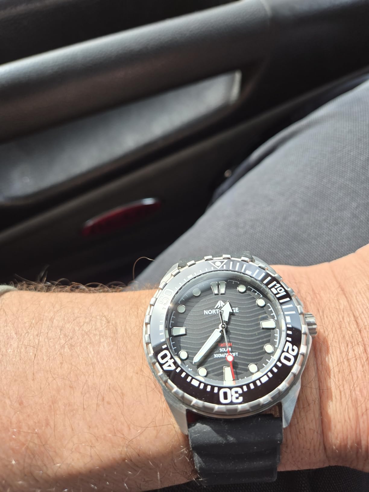 NORTH EDGE Solar Powered Dive Watch Men's Watch, 1000FT/300M Water Resistance, Luminous Dial, Silicone Strap 45.8MM customer photo 2