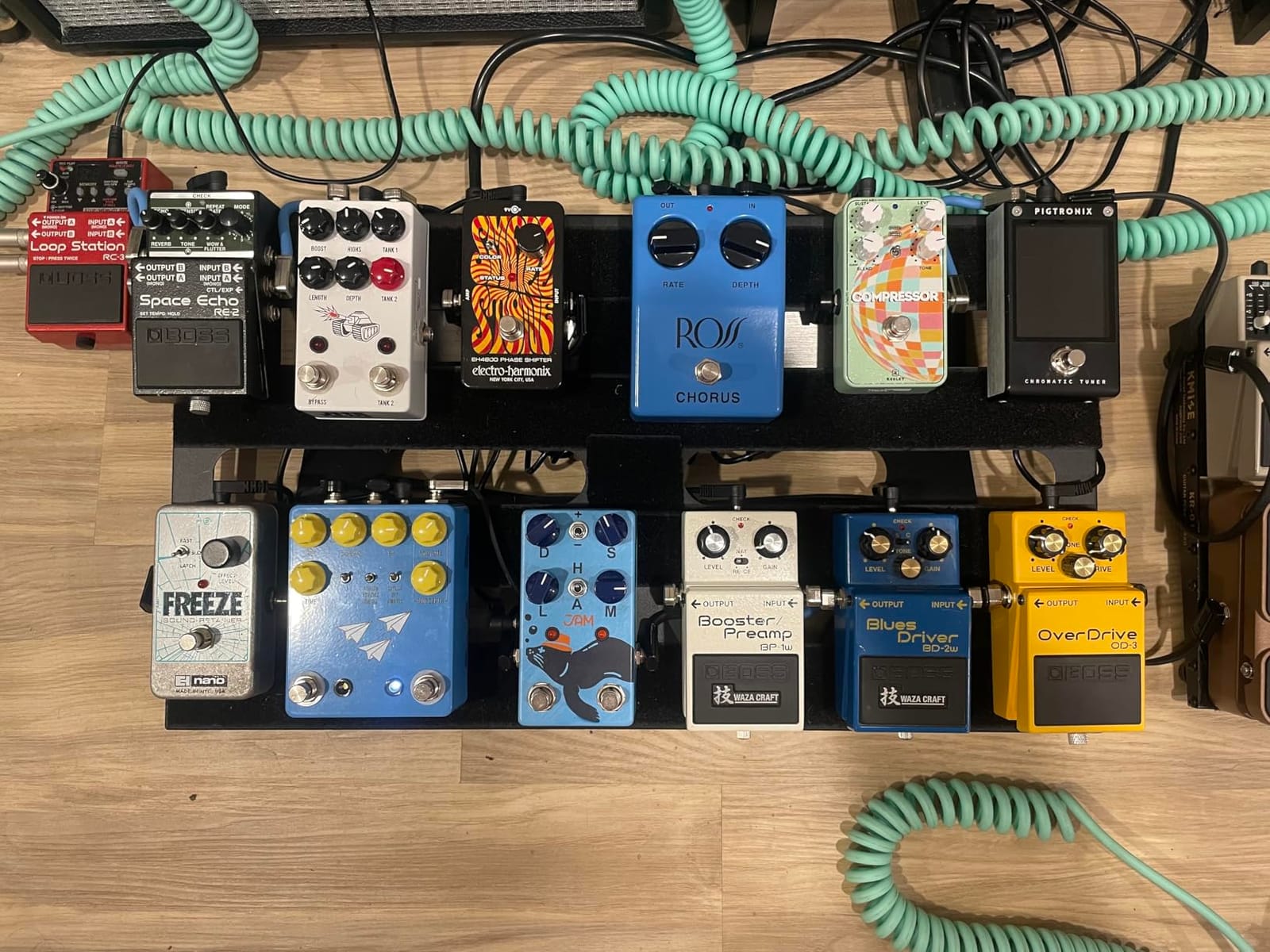 BOSS OD-3 | Compact Overdrive Pedal | Unique Overdrive Circuitry | Warm, Dynamic Tone with Amp-Like Feel | A Pedalboard Essential | Perfect for Classic Rock, Metal & More | Easy-To-Use Controls customer photo 2