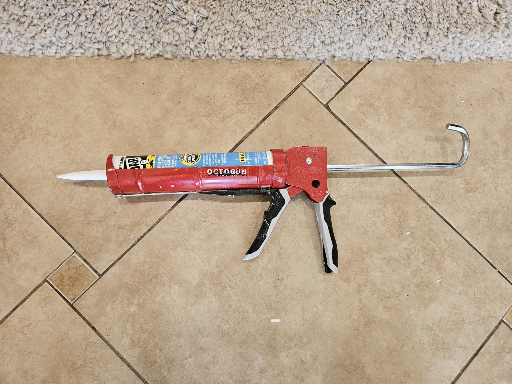Newborn 930-GTD Drip-Free Smooth Hex Rod Cradle Caulking Gun with Gator Trigger Comfort Grip, 1/10 Gallon Cartridge, 10:1 Thrust Ratio customer photo 1