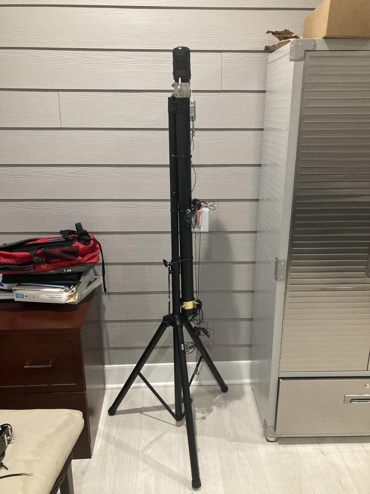 Pyle Universal Speaker Stand Mount Holder Heavy Duty Tripod w/ Adjustable Height from 40” to 71” and 35mm Compatible Insert Easy Mobility Safety Pin and Knob Tension Locking for Stability, Black customer photo 1