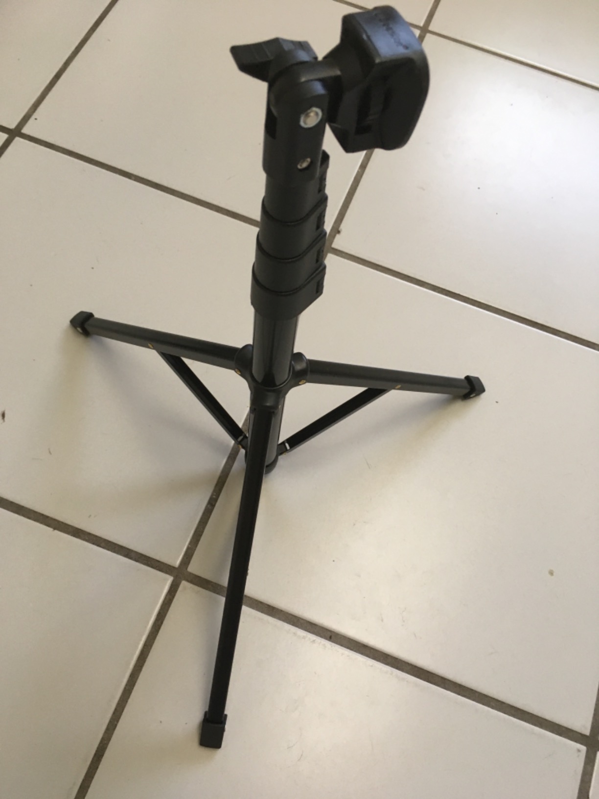 Pyle Universal Speaker Stand Mount Holder Heavy Duty Tripod w/ Adjustable Height from 40” to 71” and 35mm Compatible Insert Easy Mobility Safety Pin and Knob Tension Locking for Stability, Black customer photo 2