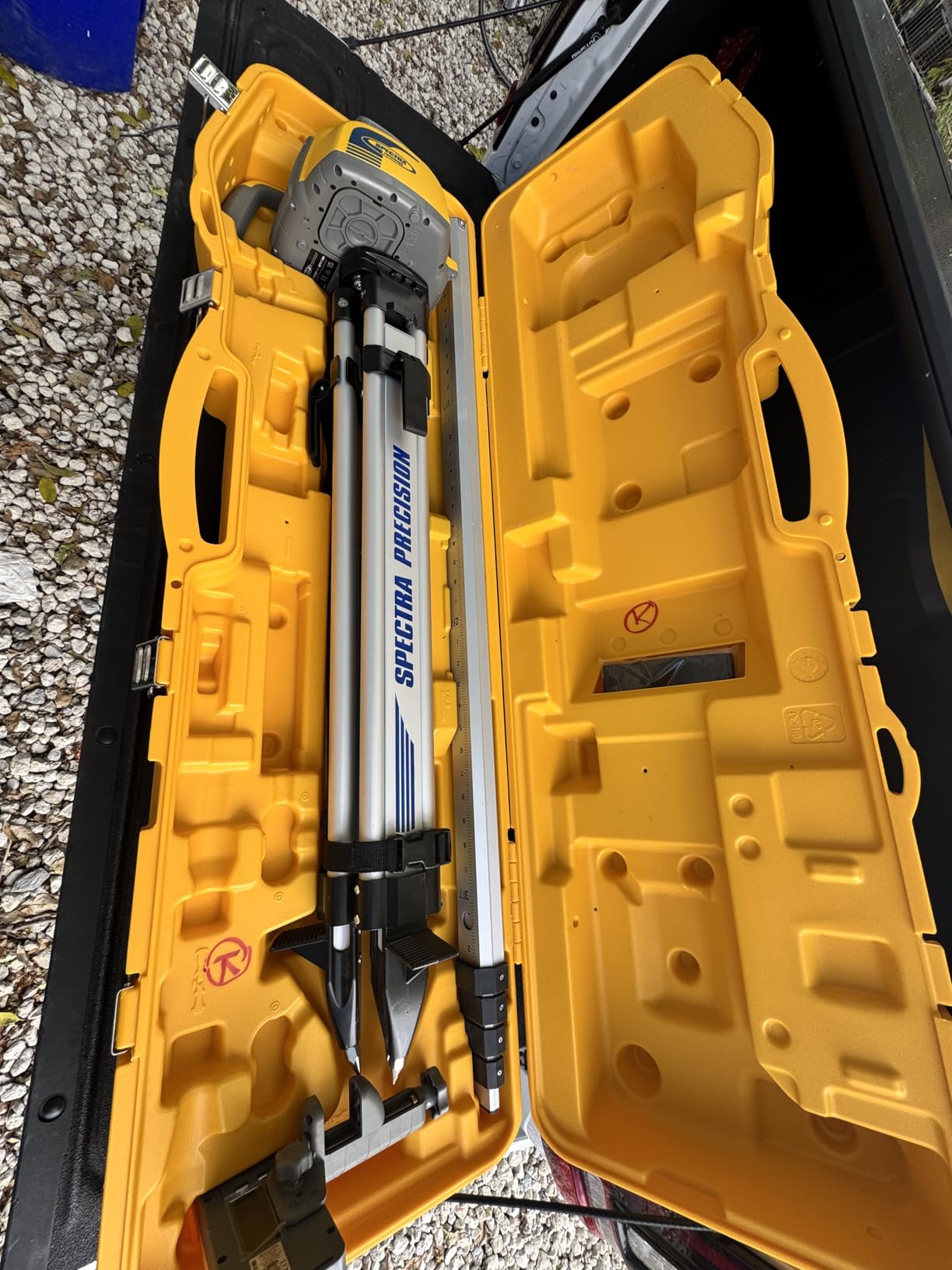 Spectra Precision LL300N-1 Rotary Laser Level Kit inc Tripod & Rod Alkaline customer photo 1