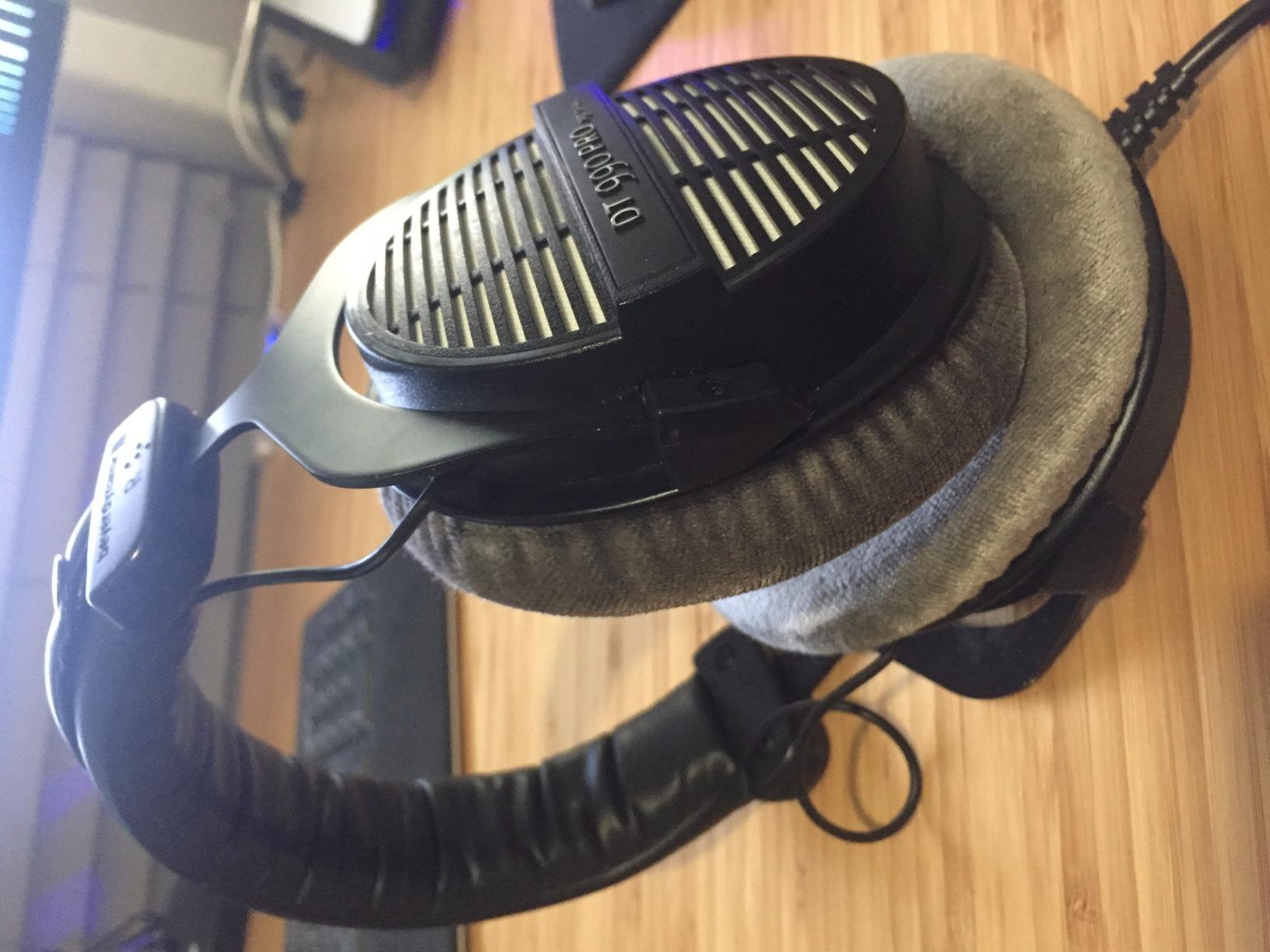 beyerdynamic DT 990 Pro (250 Ohm), Open-Back Studio Headphones, Black customer photo 1