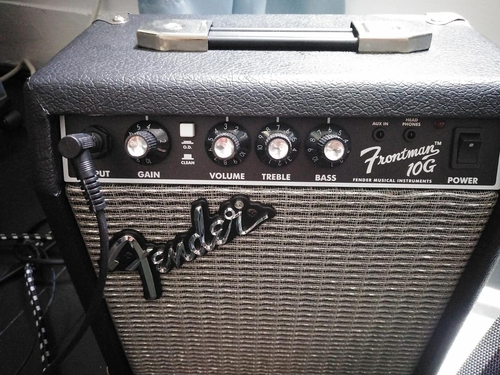 Fender Frontman 10G Electric Guitar Amplifier, 10-Watt Amp, Black/Silver customer photo 1
