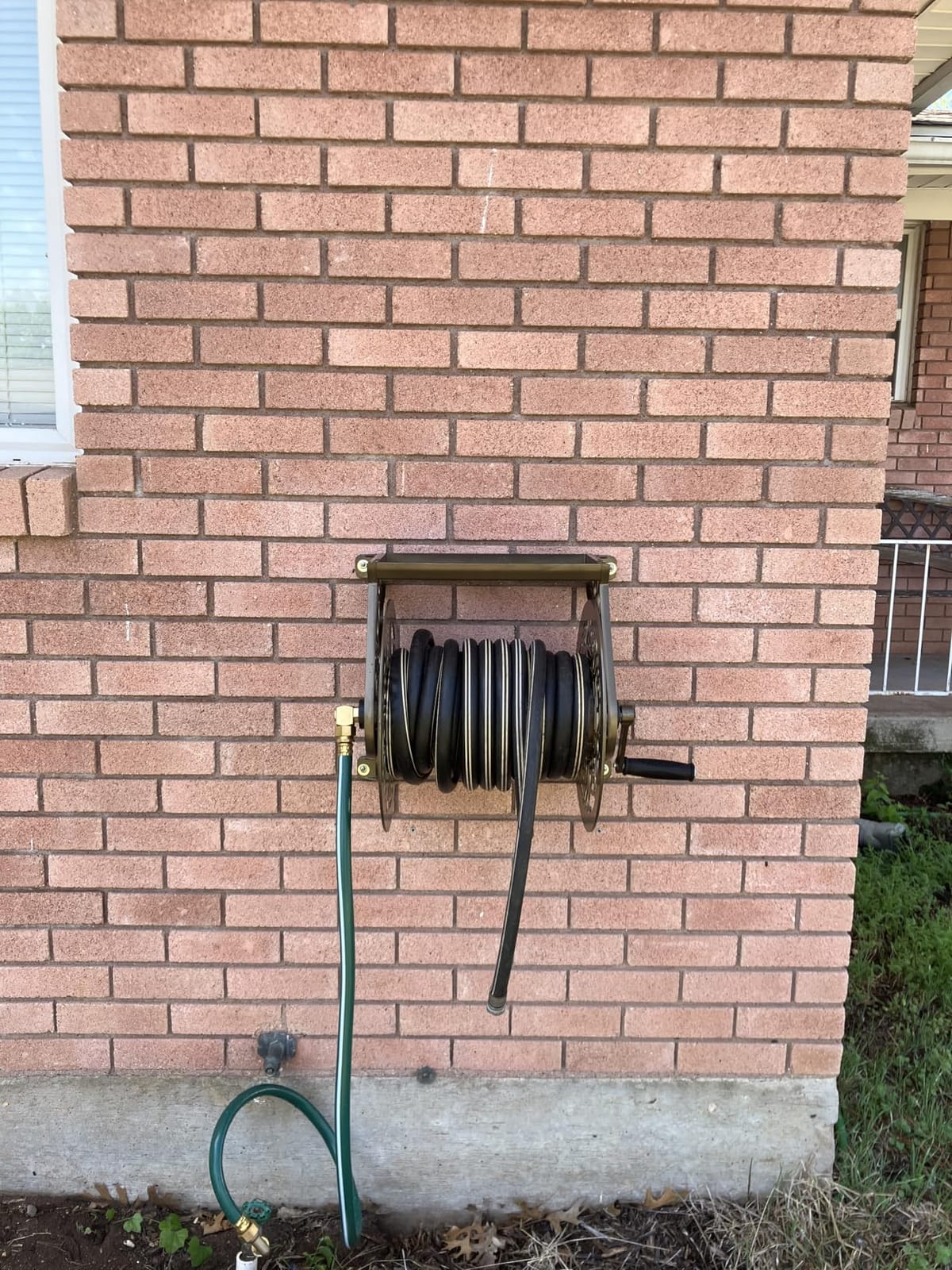 Liberty GARDEN 704 Decorative Cast Aluminum Wall Mount Garden Hose Reel, Holds 125-Feet of 5/8-Inch Hose - Bronze customer photo 2