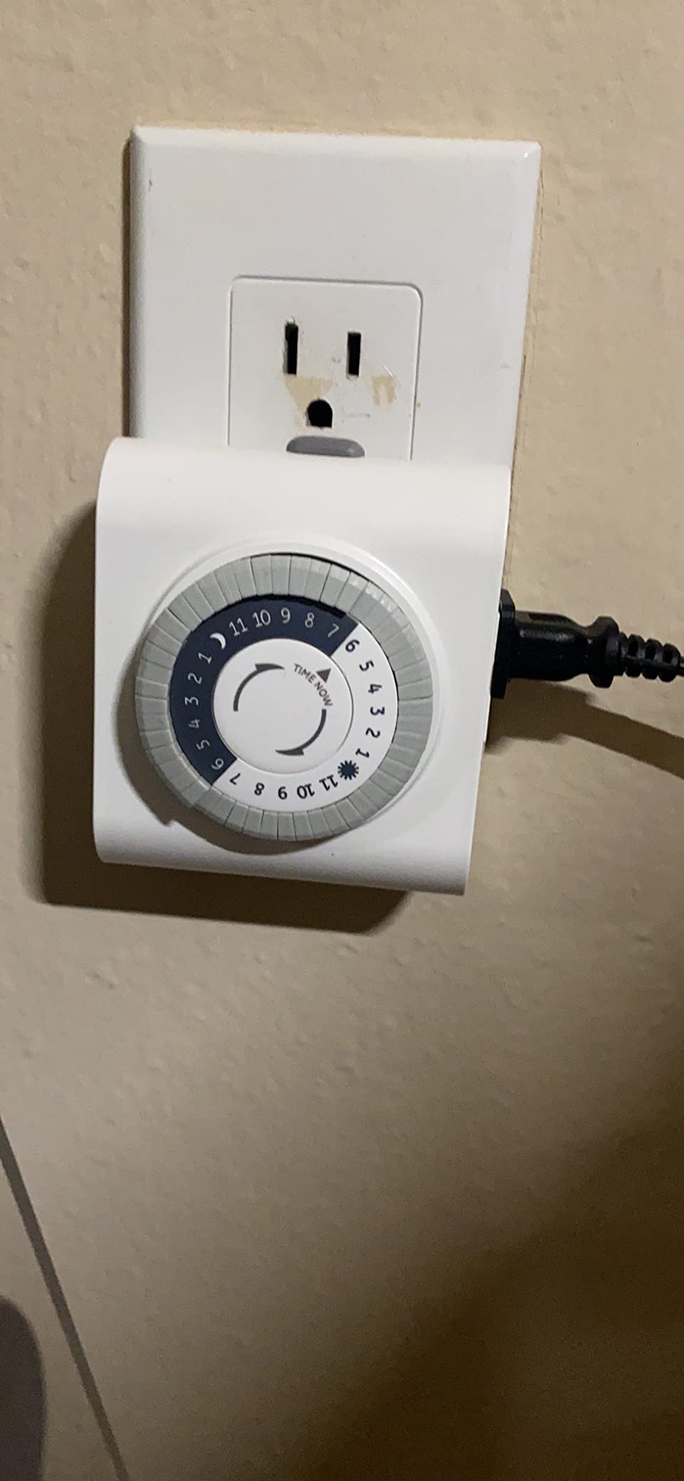 GE 24‑Hour Plug-in Mechanical Timer Outlet, 2 Grounded Outlets, 1 Pack customer photo 1