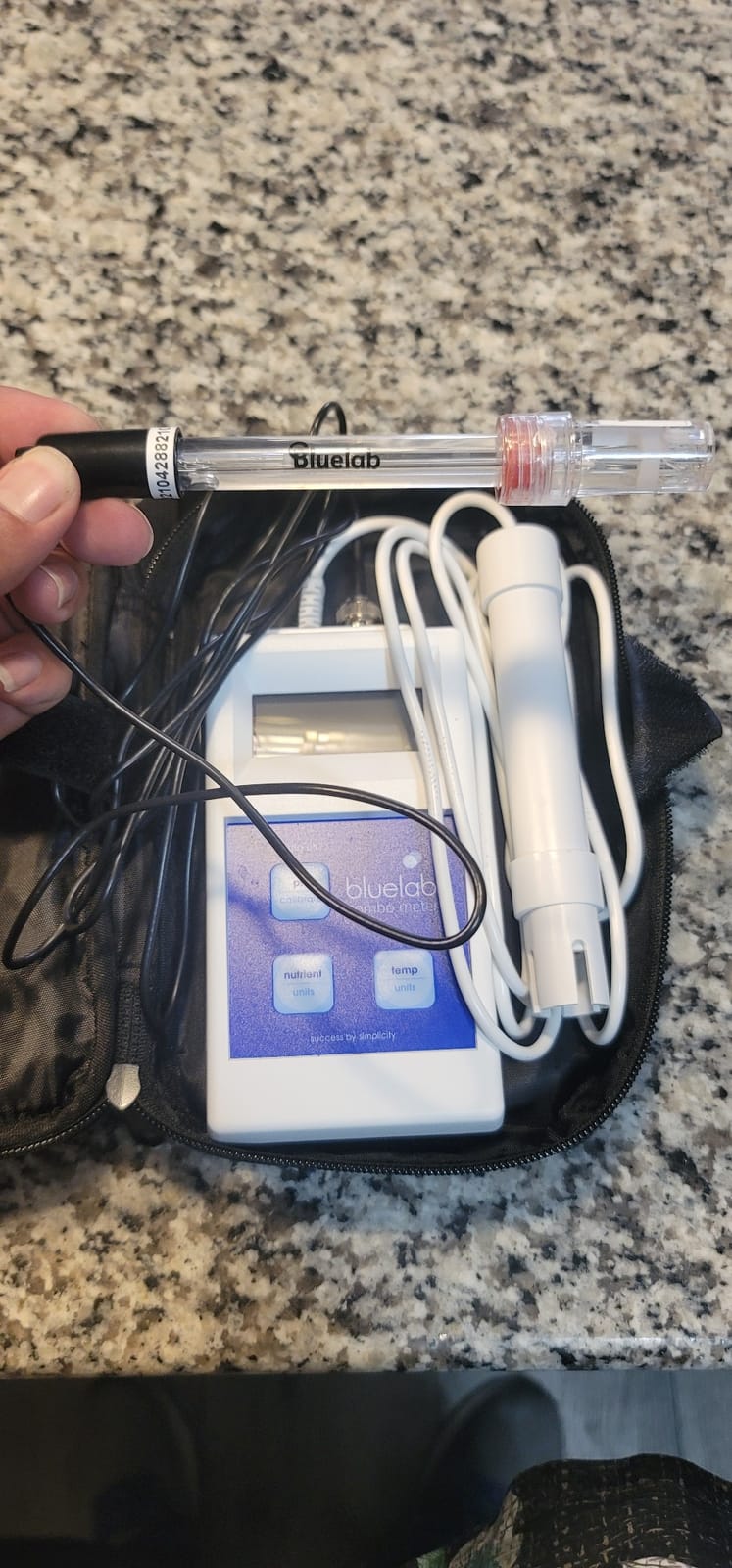 Bluelab Combo Meter for pH, Temperature & Conductivity in Water - Easy Calibration, Digital EC/TDS/PPM Tester for Hydroponics & Indoor Plants (METCOM) customer photo 2