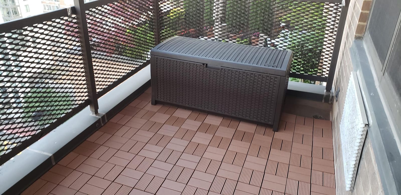 Suncast Outdoor Storage Box - 73 Gallon Mocha Brown Deck Box for Patio, weather-resistant Outdoor Storage Bench, Resin Wicker Style, Heavy-Duty, Lockable Lid for Cushions, Shoes, Pool & Garden Gear customer photo 2