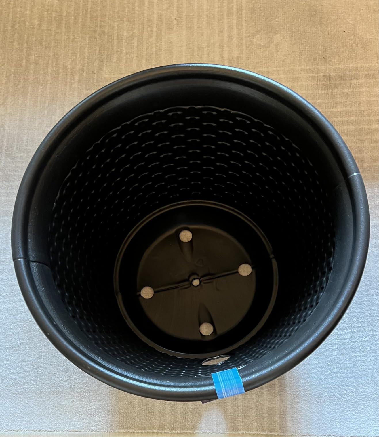 Suncast Decorative Wicker Garden Hose Holder Pot with 4 Drain Holes for 100 Foot Hoses, Java customer photo 1