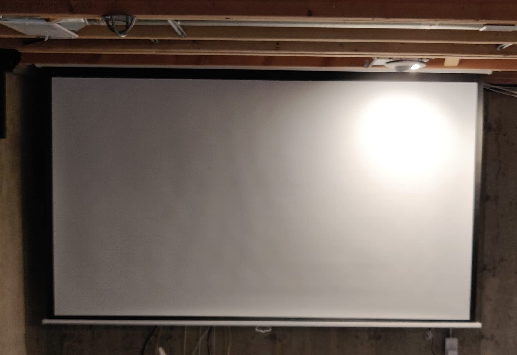 Elite Screens Manual B, 100-INCH Manual Pull Down Projector Screen Diagonal 16:9 Diag 4K 8K 3D Ultra HDR HD Ready Home Theater Movie Office Presentation, M100H customer photo 2