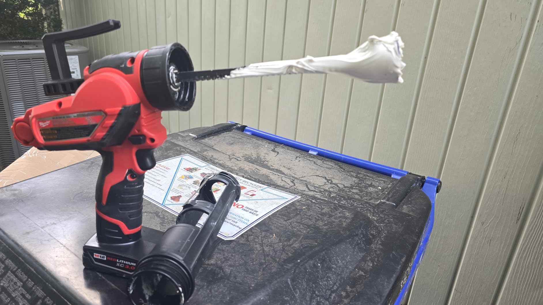 Milwaukee 2441-20 M12 10 oz Caulk Gun tool Only customer photo 1