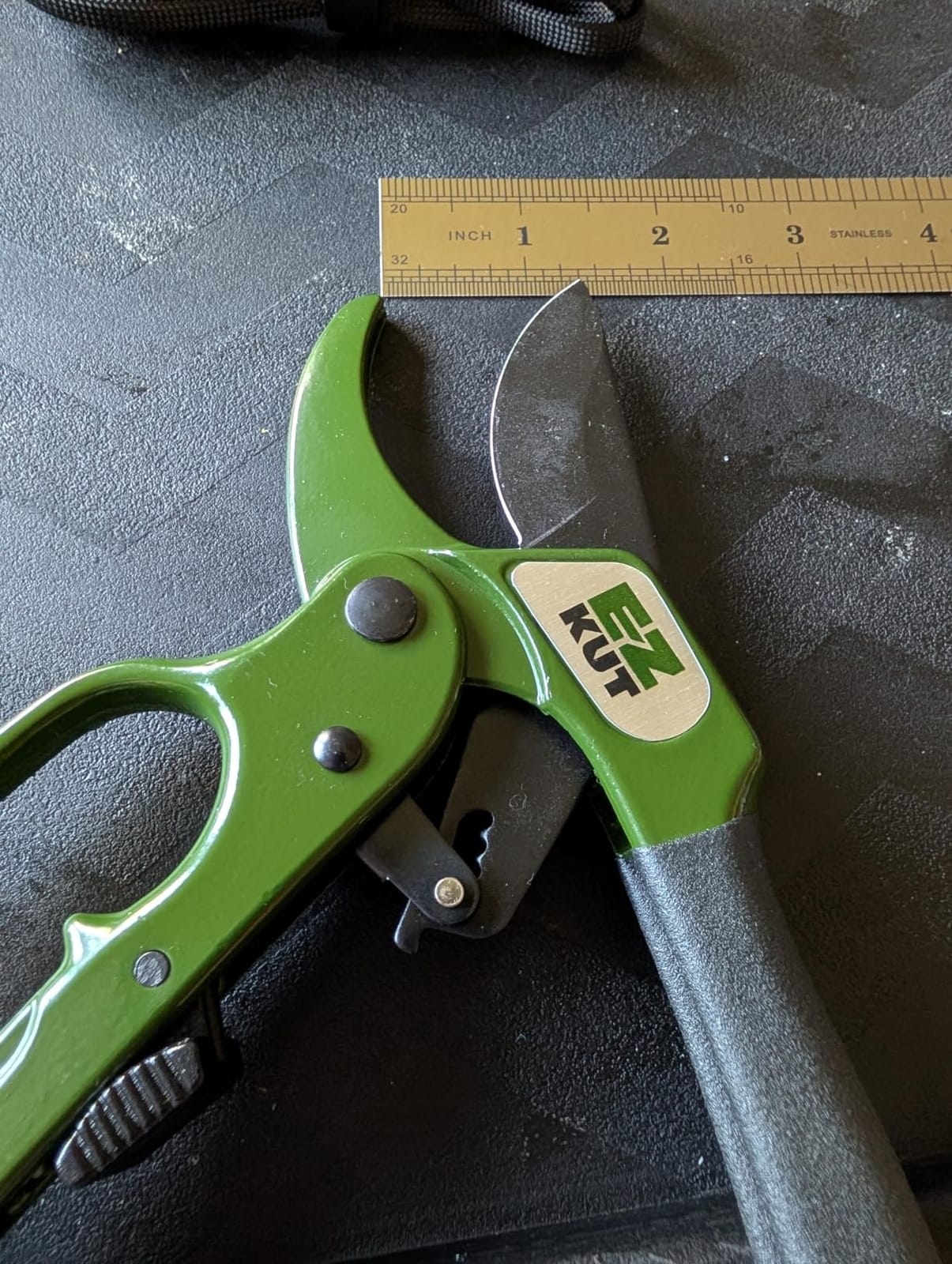 EZ Kut Heavy Duty Pruning Shears Green - with Ratcheting Action Great Garden Hand Tool Clippers Gardening pruners arthritis tools Ratcheting Anvil Hand Pruner Pruning Shears Heavy Duty Since 1988 customer photo 2