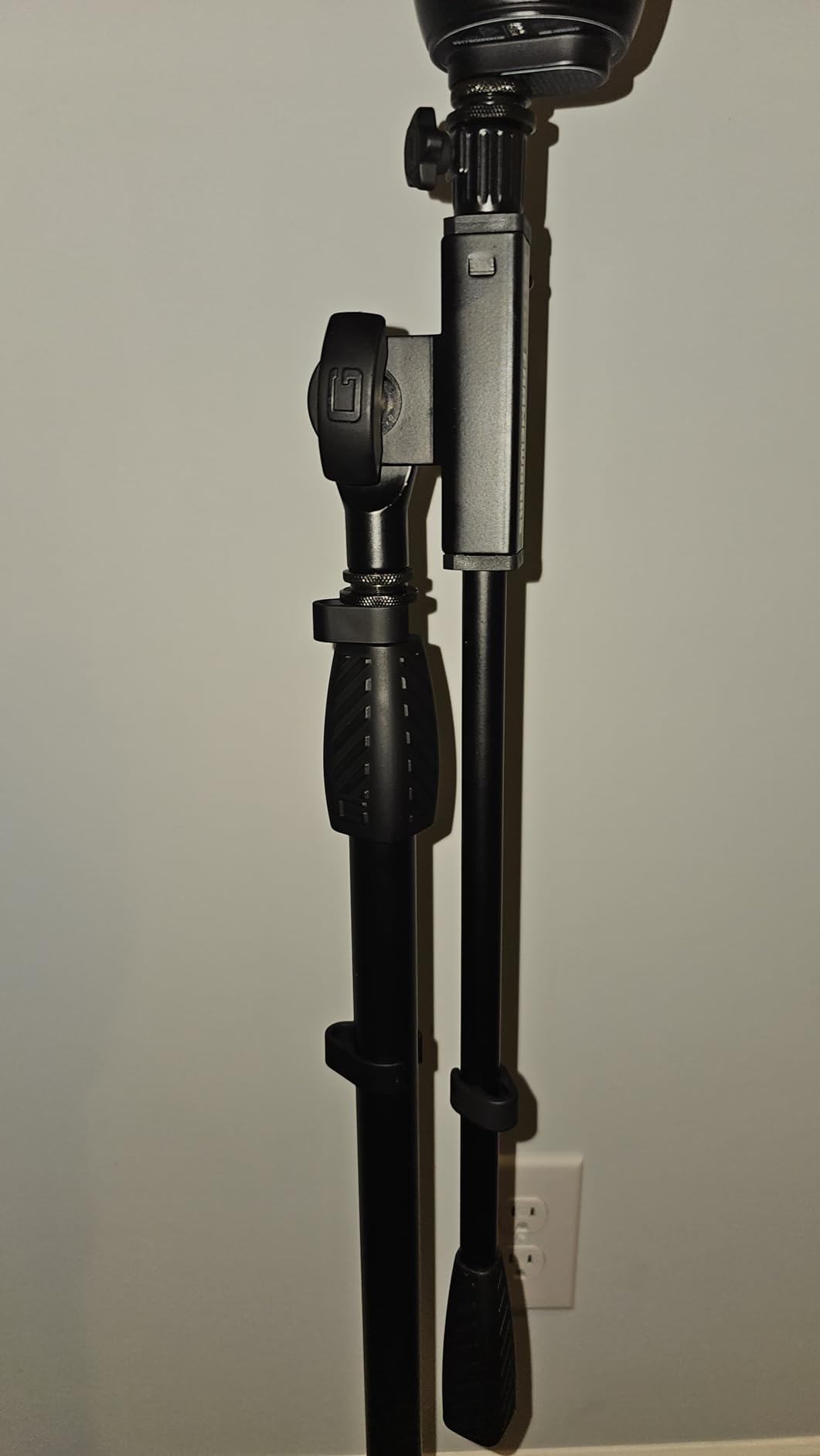 Gator Frameworks Tripod Mic Stand with Boom Arm & Soft Grip Twist Clutch Height Adjustment, Includes 3/8
