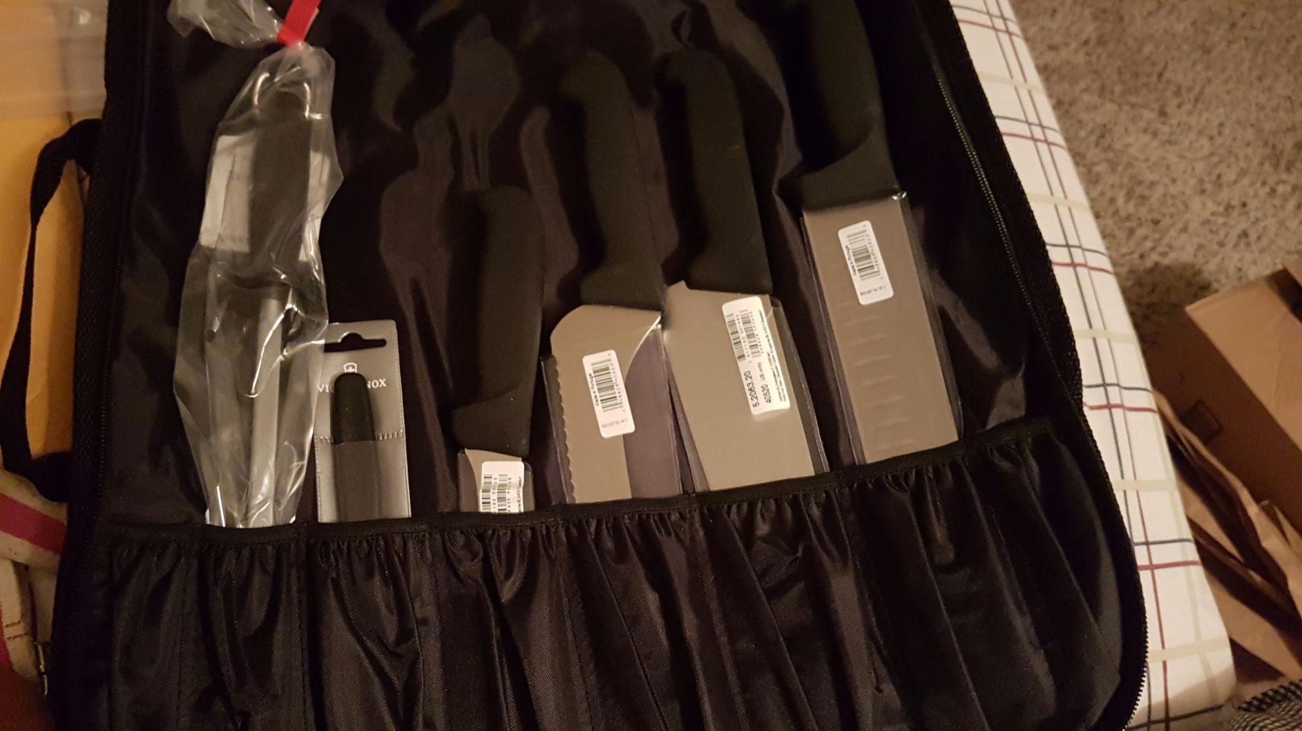 Victorinox Forschner 7 Pc Fibrox Deluxe Culinary Knife Roll Set,Black customer photo 2