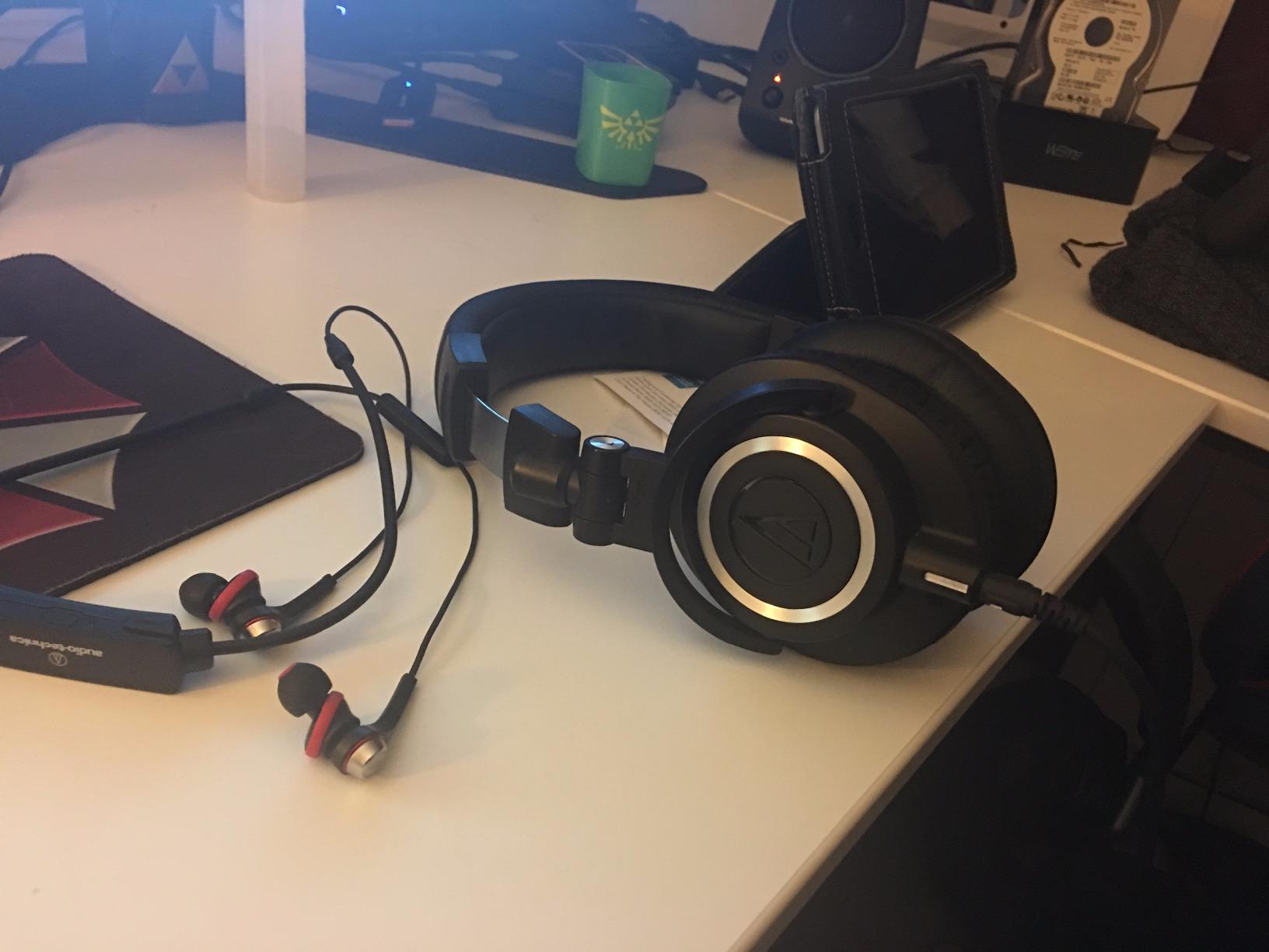 Audio-Technica ATH-M50X Professional Studio Monitor Headphones, Black, Professional Grade, Critically Acclaimed, with Detachable Cable customer photo 1