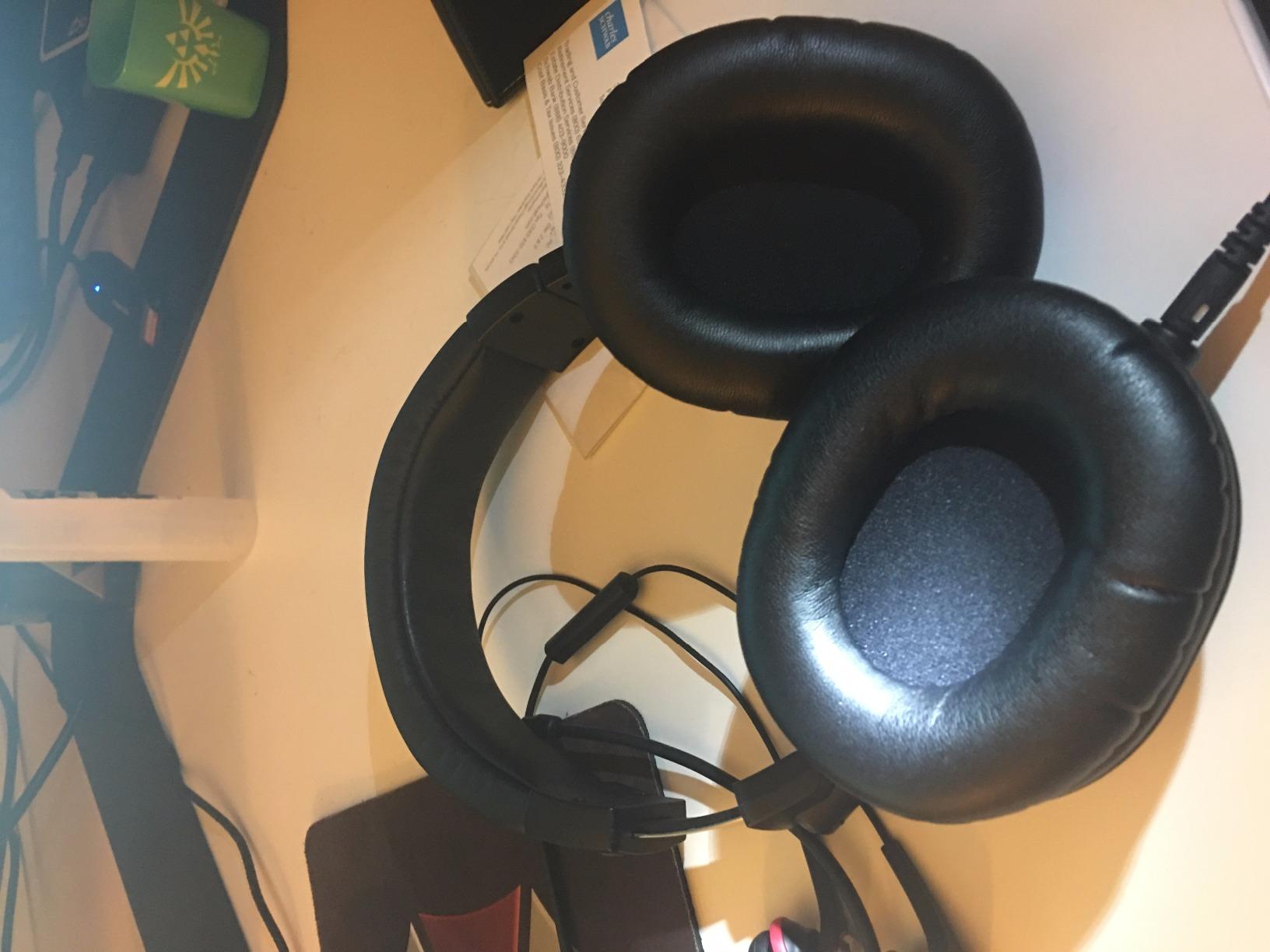 Audio-Technica ATH-M50X Professional Studio Monitor Headphones, Black, Professional Grade, Critically Acclaimed, with Detachable Cable customer photo 2