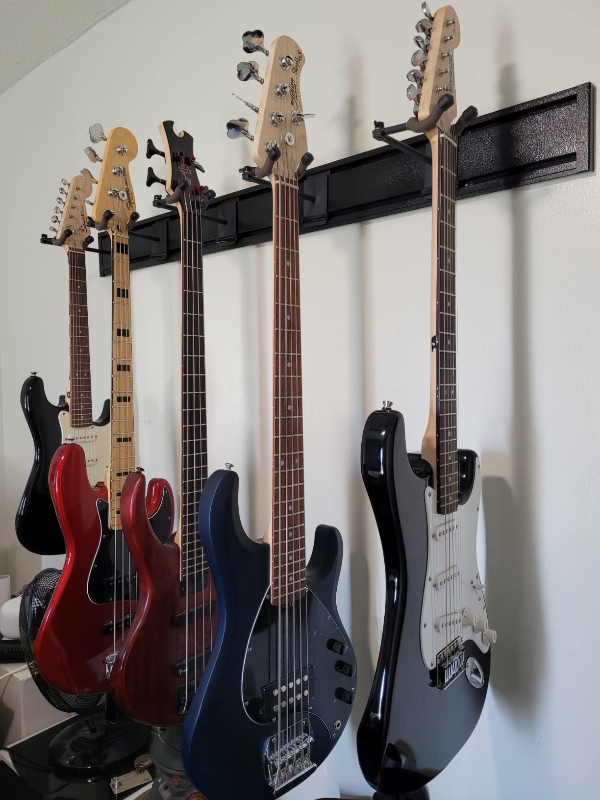 String Swing SW5RL-B-K Guitar Wall Mount Bundle with 5 Guitar Hangers & 1 Black Vein Strong Wall Mount customer photo 1