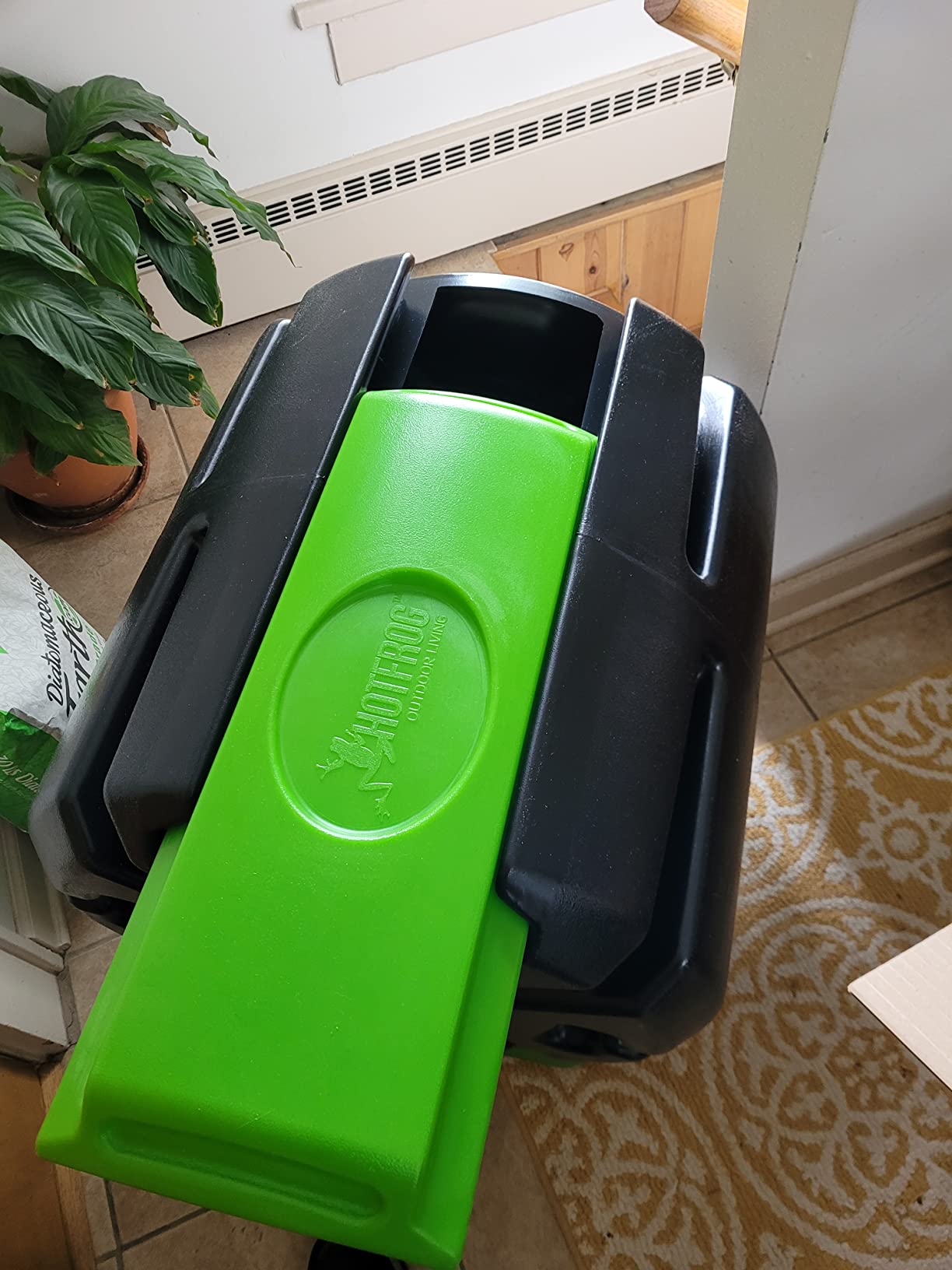 FCMP Outdoor HOTFROG Rolling Single Chamber Batch Tumbling Composter - Outdoor Rotating Garden Compost Bin (HF-RC4000WB) Black & Green (37-Gallon) customer photo 1