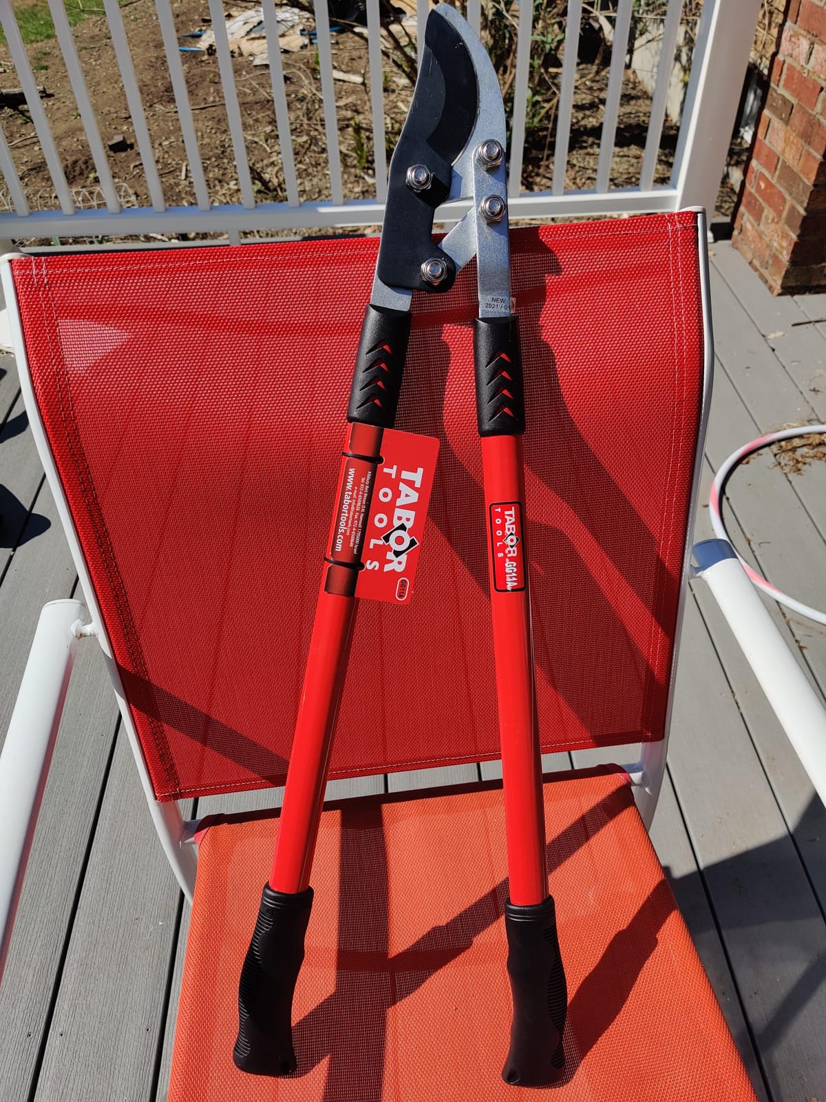 TABOR TOOLS GG11A Bypass Lopper with Compound Action, 30 Inch Tree Trimmer & Branch Cutter, Heavy Duty Tree Pruner with 1 3/4 Inch Cut Capacity, Delivers Clean Cuts with Ease customer photo 1