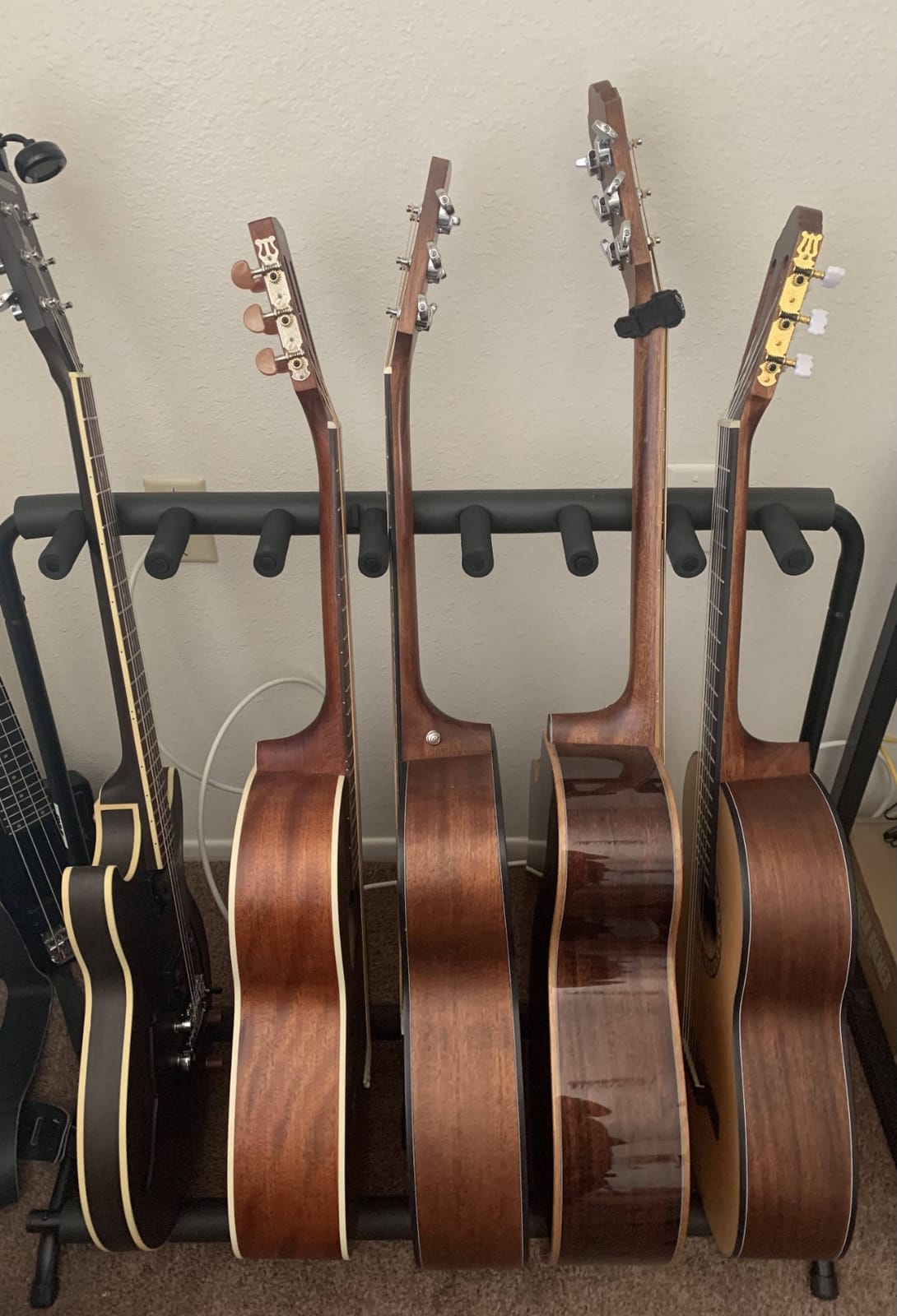 Pyle 7 Slot Multi-Guitar Stand – Universal Guitar Floor Rack for Electric, Acoustic, Bass Guitars, Ukuleles & Cases – Portable, and Protective with No-Slip Non-Scratch Padding – Black display rack customer photo 2