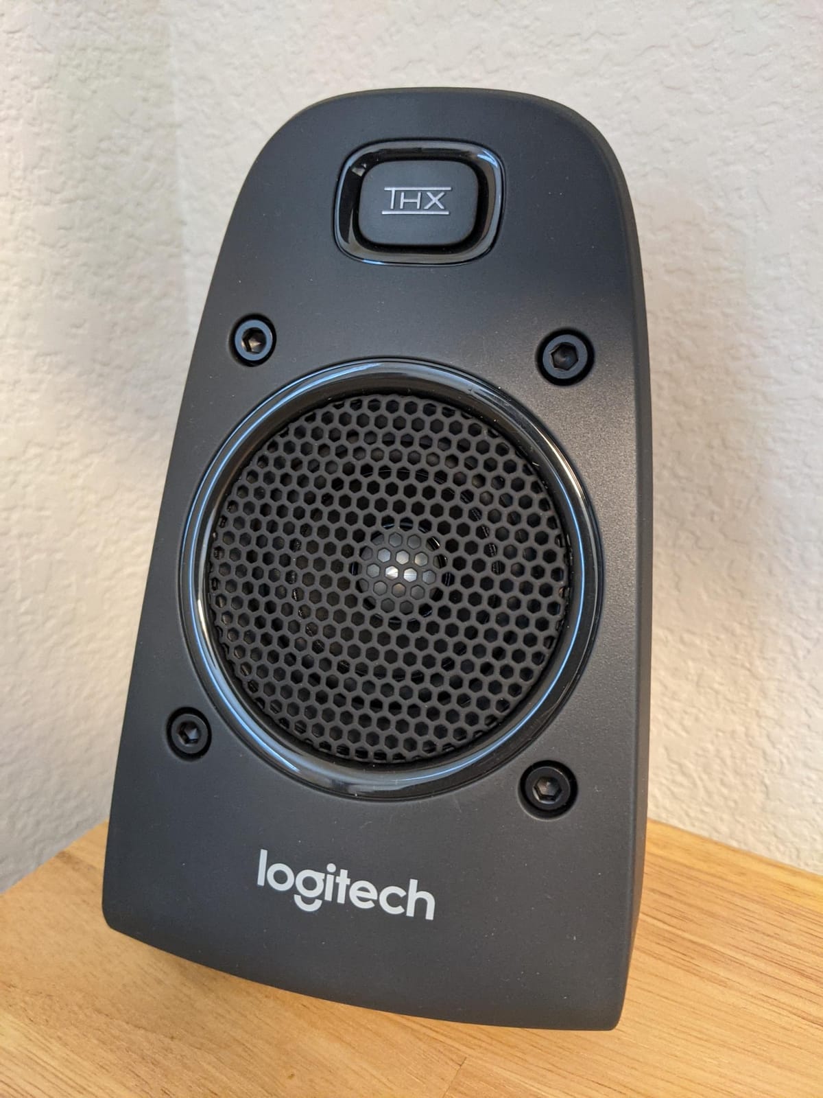Logitech Z625 Powerful THX Certified 2.1 Speaker System with Optical Input customer photo 1
