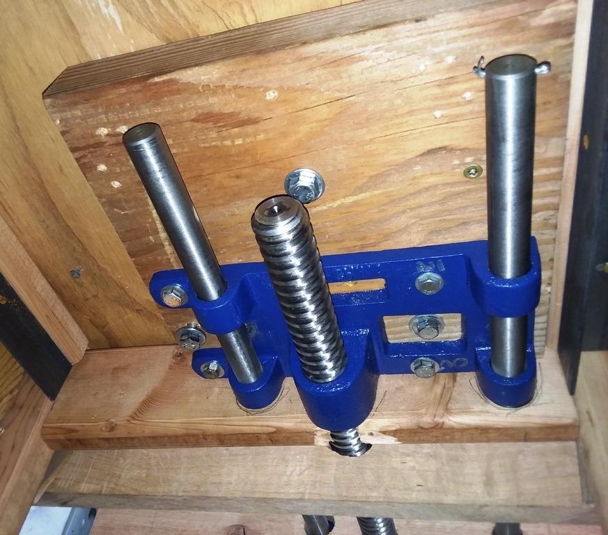 Yost Vises F10WW Woodworker's Vise | Front Vise | 10 Inch Woodworking Tool | Cast Iron Body Construction with a Solid Steel Main Screw | Blue customer photo 2