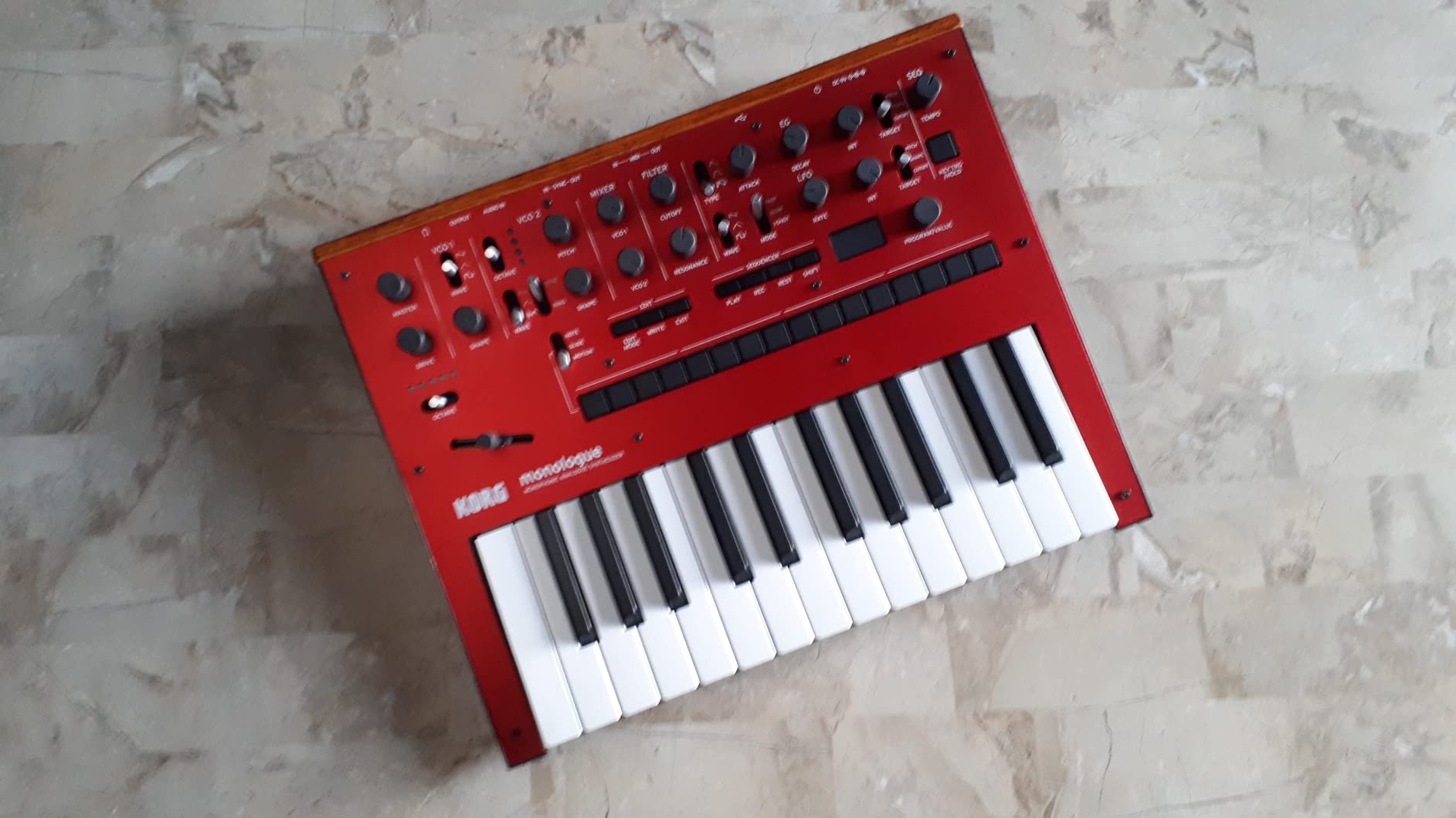Korg monologue Monophonic Analog Synthesizer w/ 16-step Sequencer - Black customer photo 1